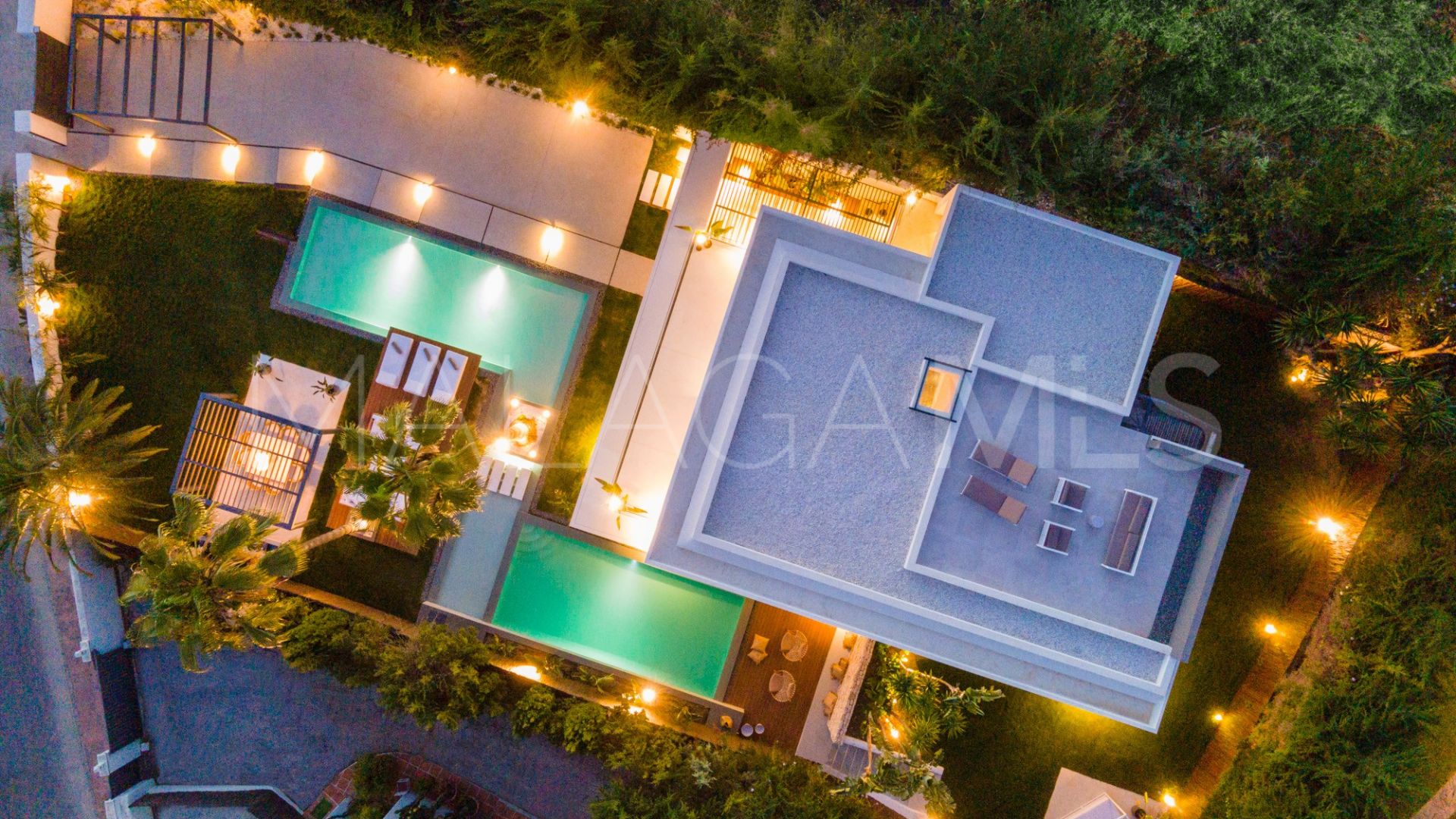 Villa for sale in Nueva Andalucia