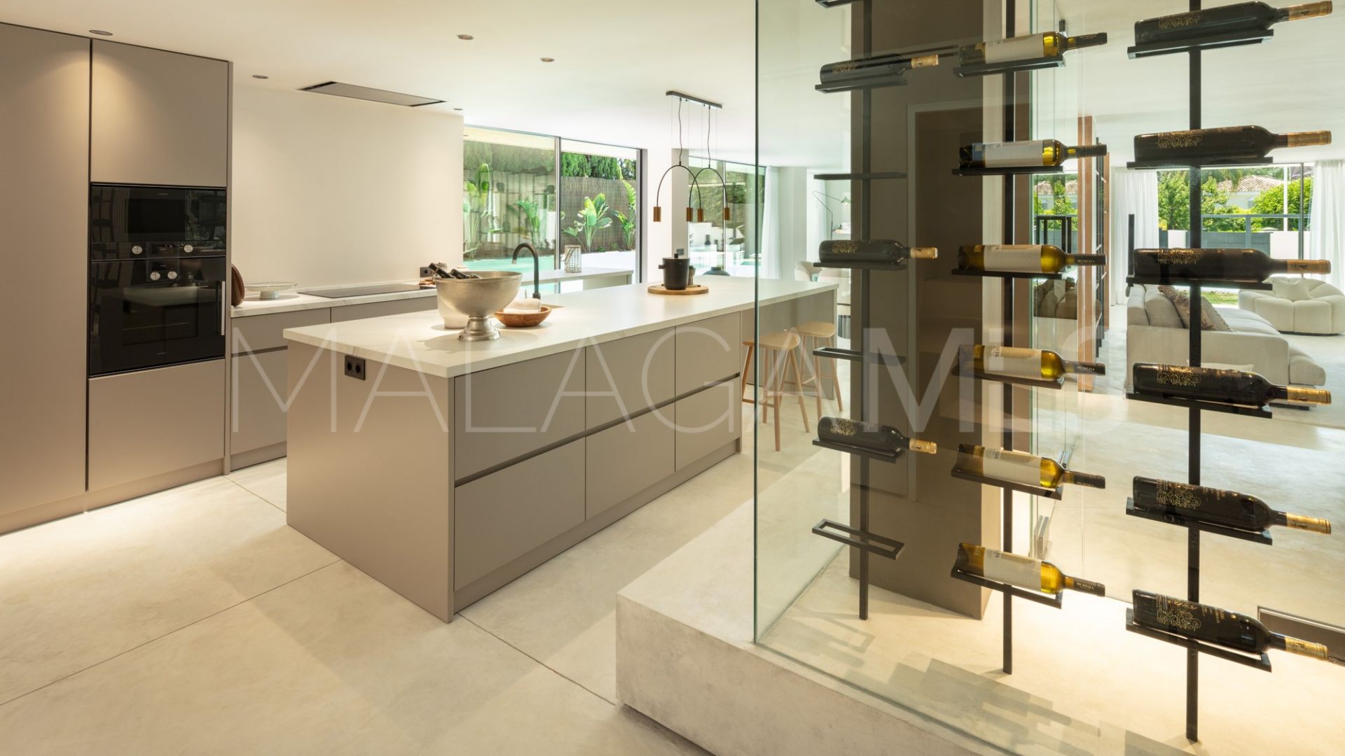 Villa for sale in Nueva Andalucia