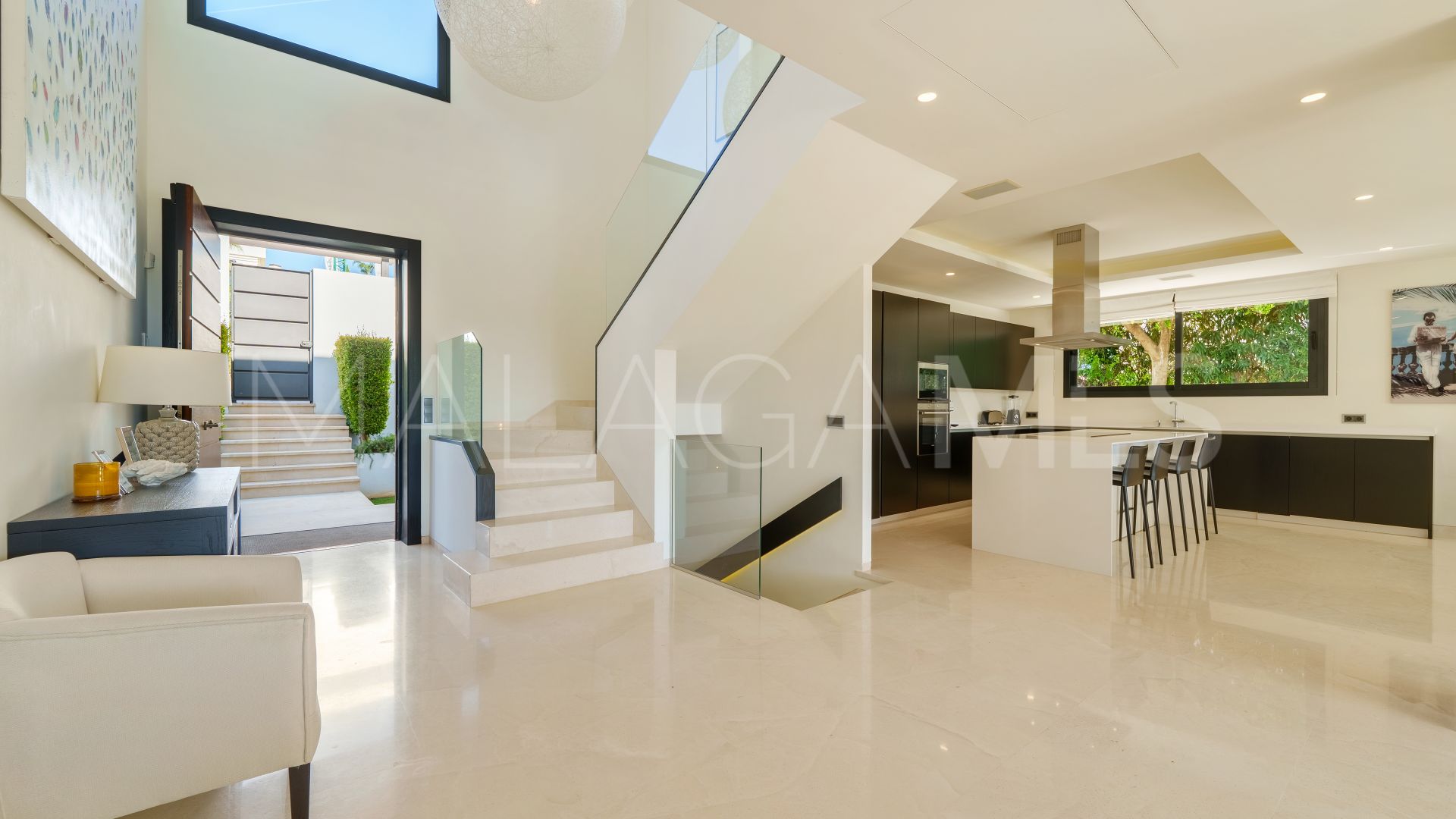 Villa with 6 bedrooms for sale in Nueva Andalucia