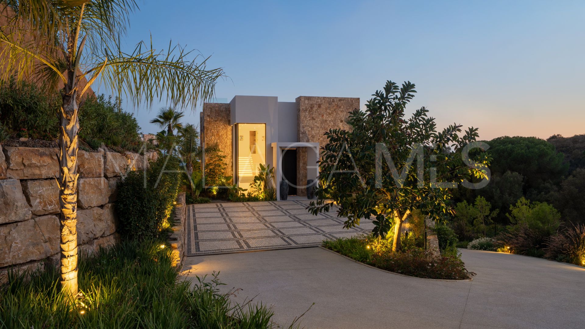 For sale 5 bedrooms villa in Marbella Golden Mile