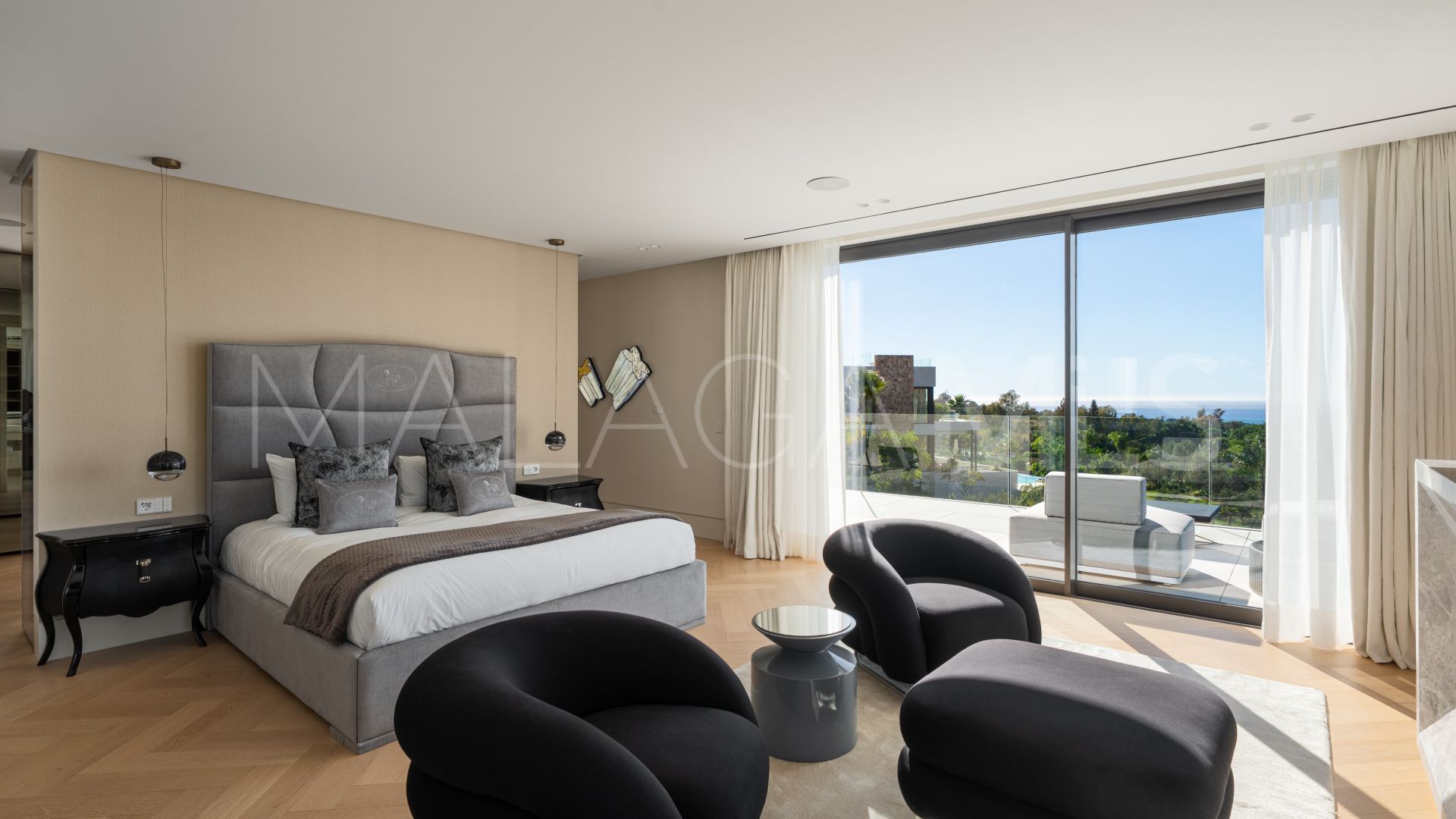 For sale 5 bedrooms villa in Marbella Golden Mile