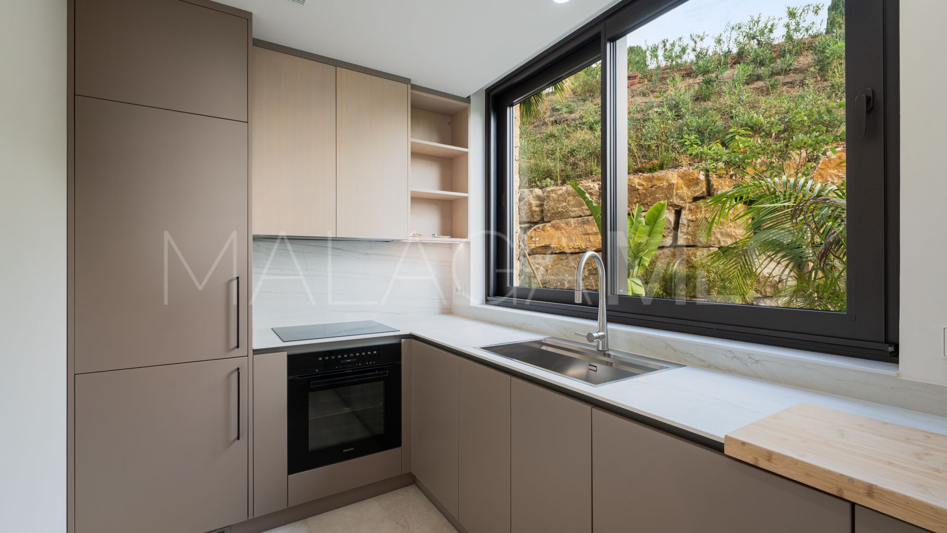 For sale 5 bedrooms villa in Marbella Golden Mile