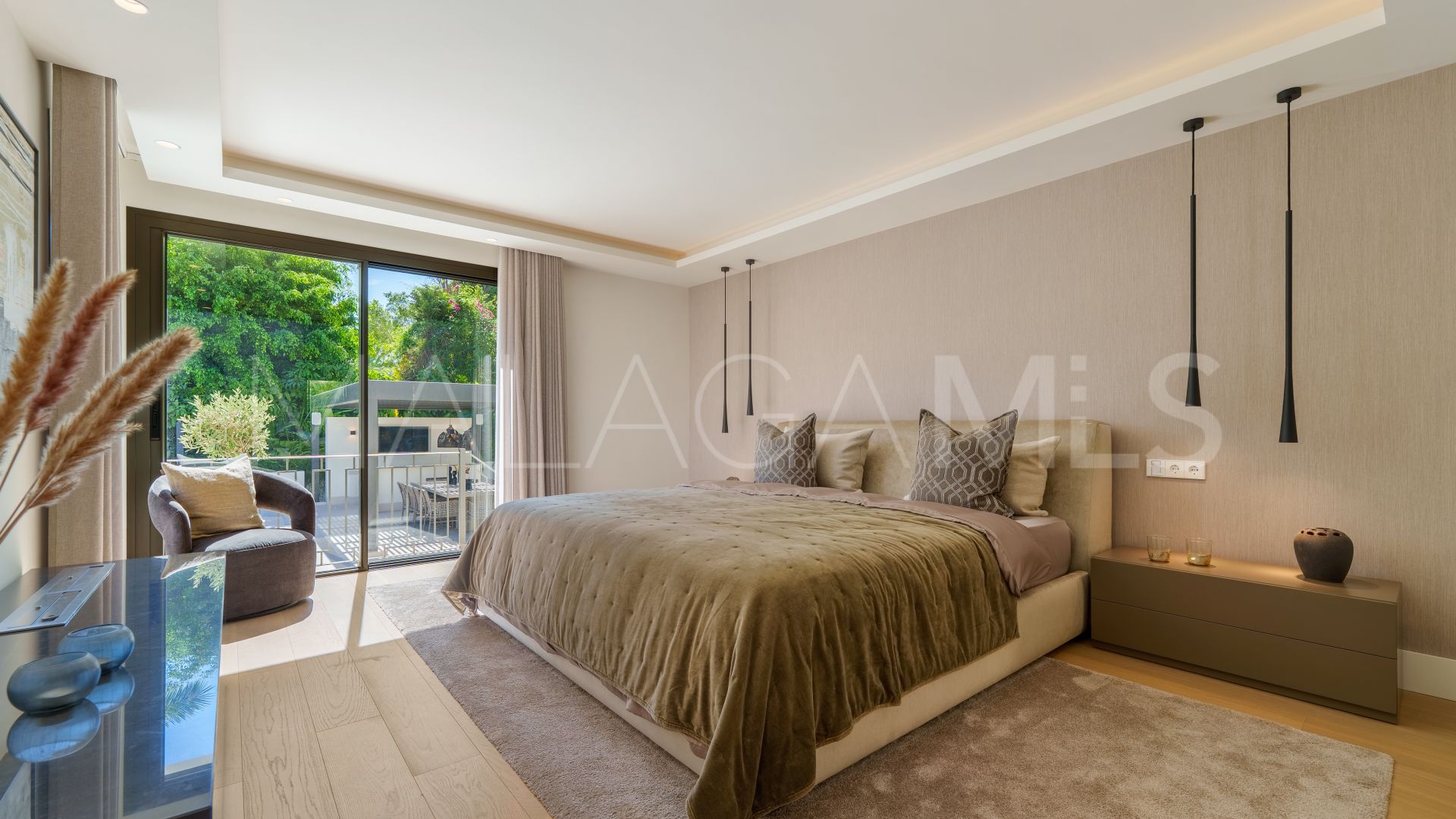 Villa for sale in Nueva Andalucia