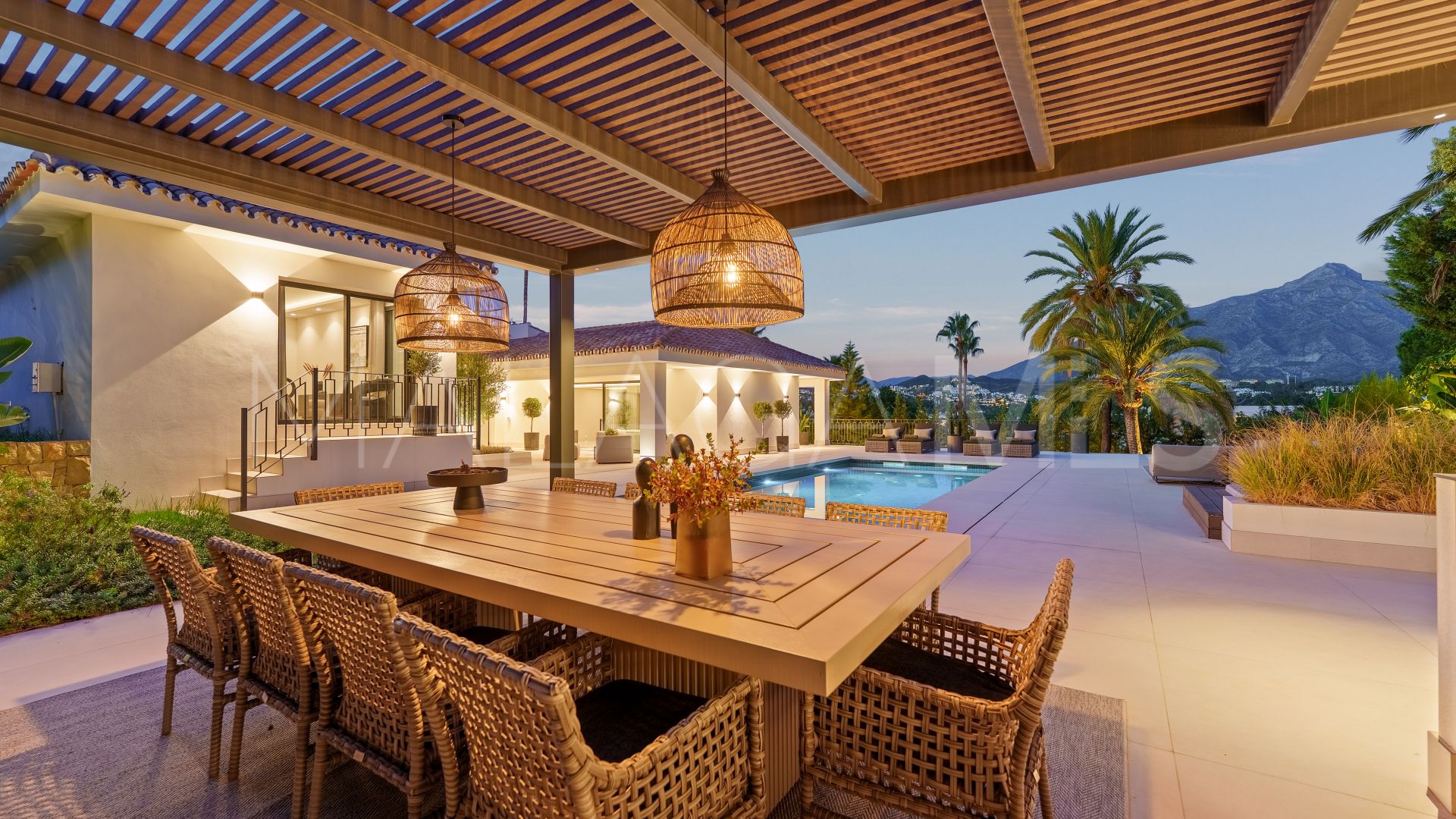 Villa for sale in Nueva Andalucia