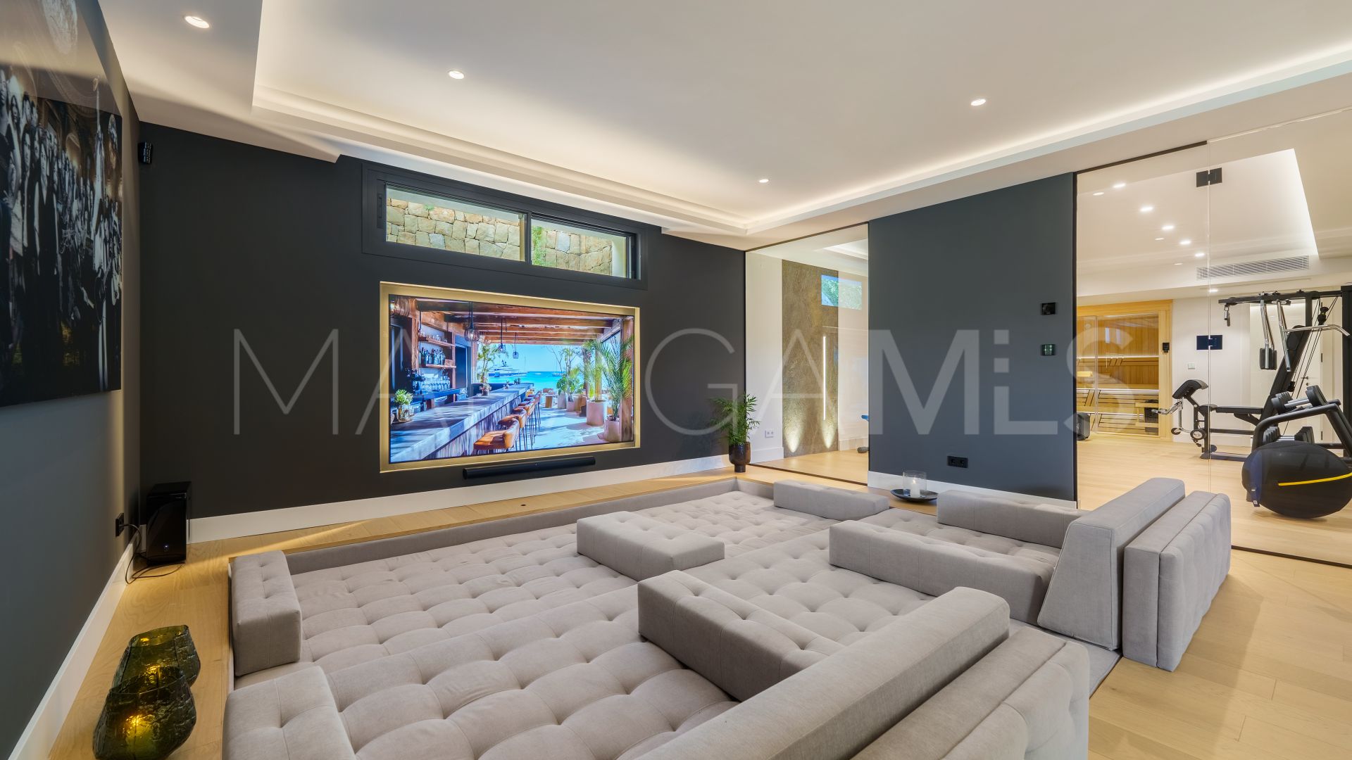 Villa for sale in Nueva Andalucia