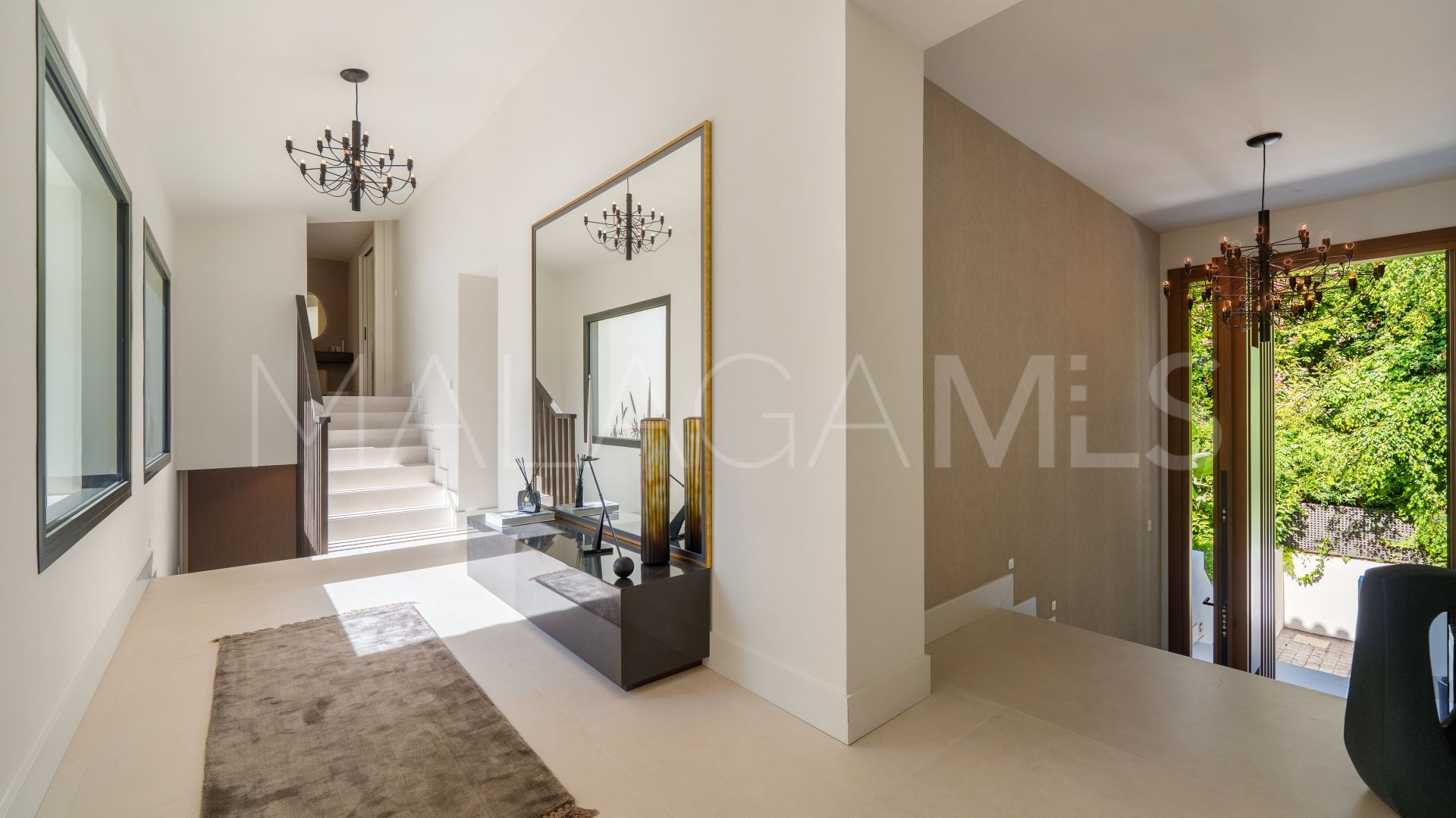 Villa for sale in Nueva Andalucia