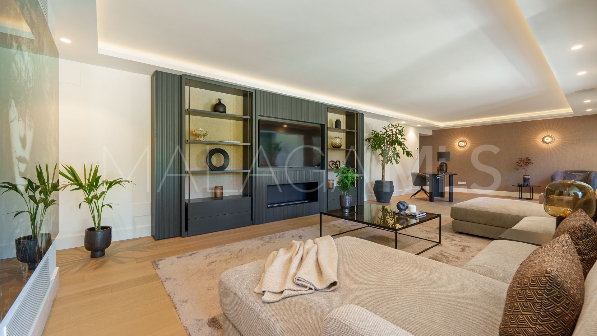Villa for sale in Nueva Andalucia