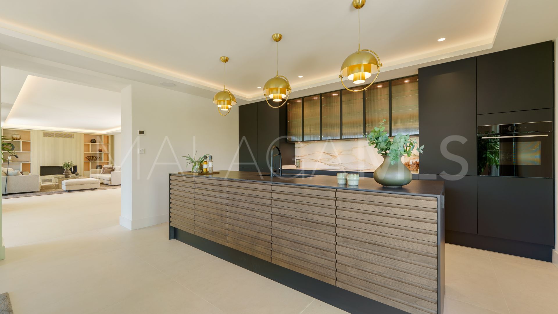 Villa for sale in Nueva Andalucia