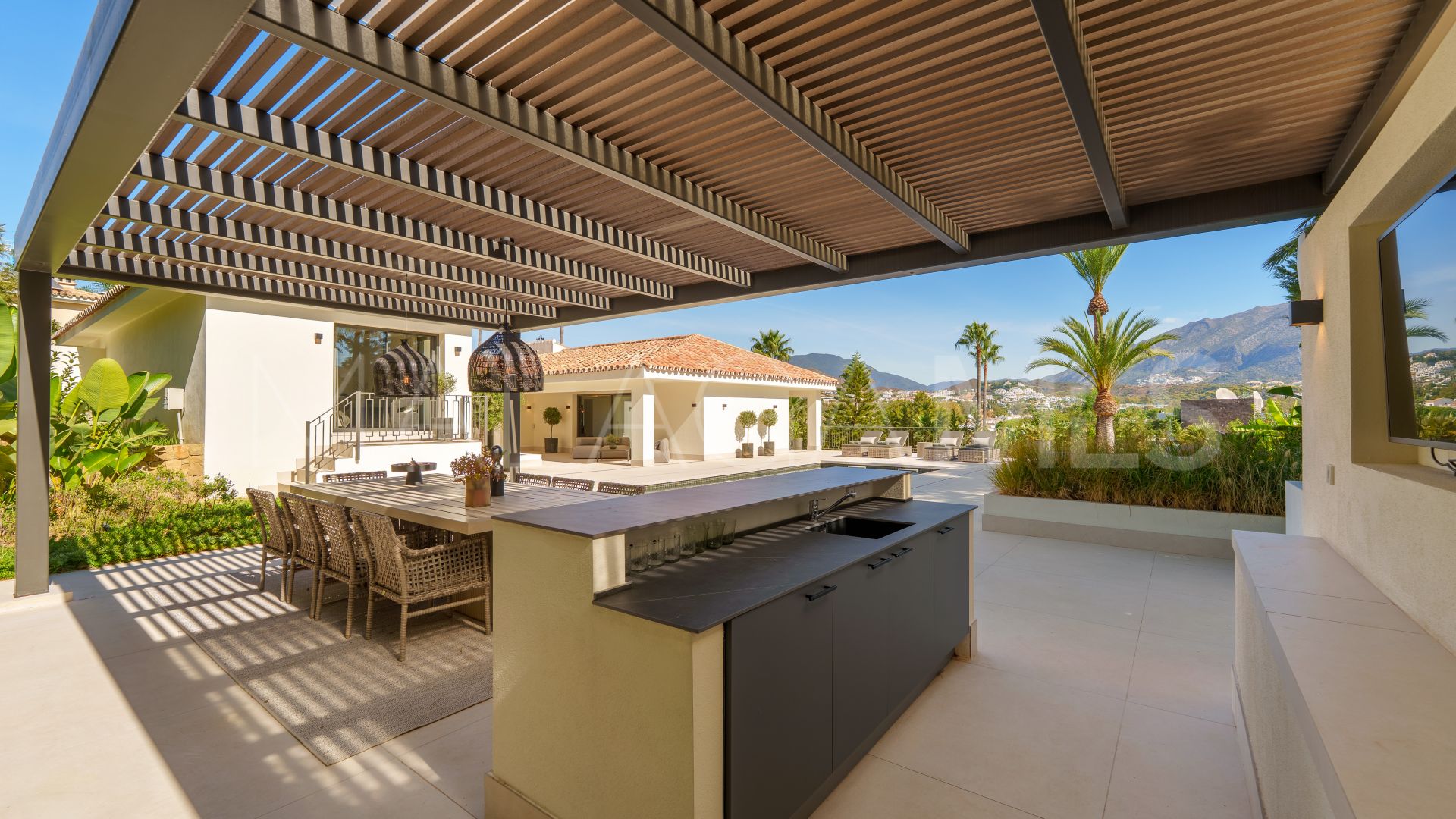 Villa for sale in Nueva Andalucia