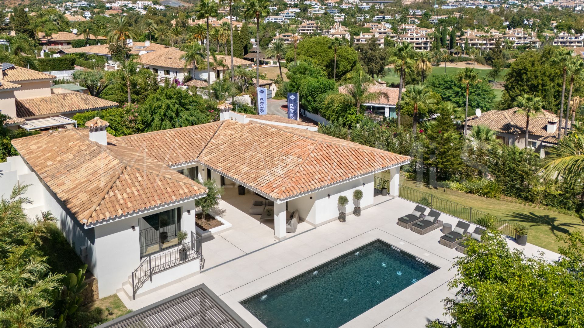 Villa for sale in Nueva Andalucia