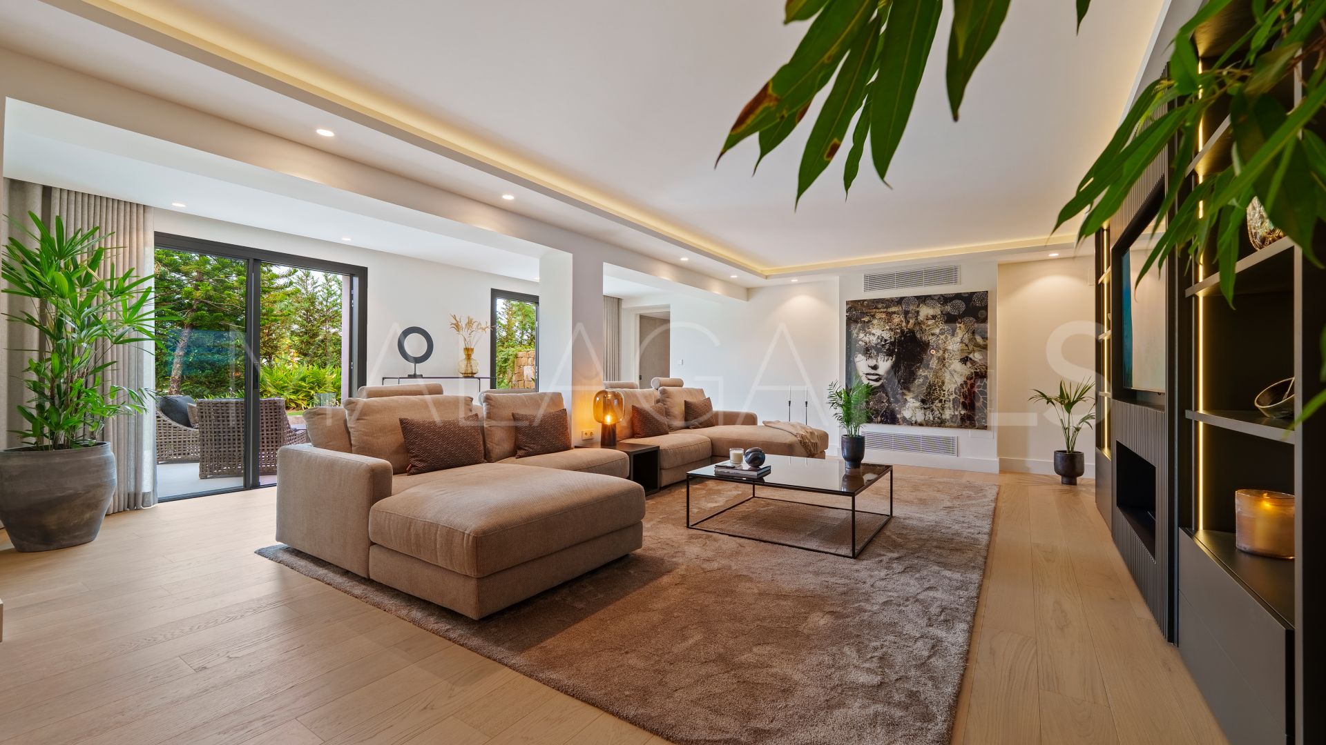 Villa for sale in Nueva Andalucia
