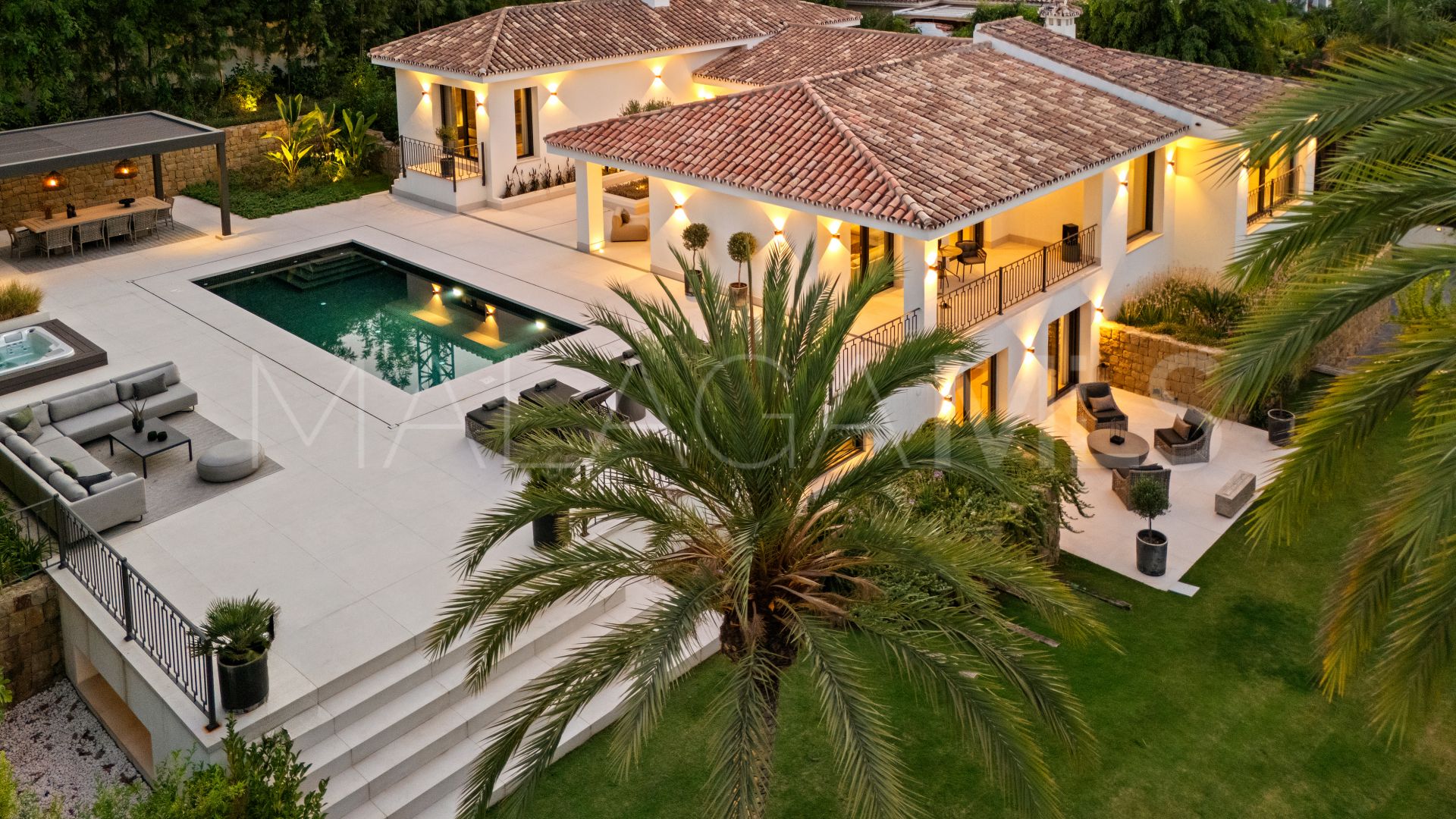 Villa for sale in Nueva Andalucia