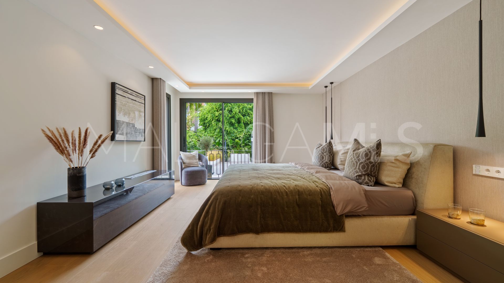 Villa for sale in Nueva Andalucia