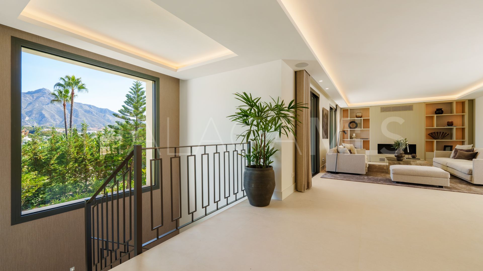 Villa for sale in Nueva Andalucia