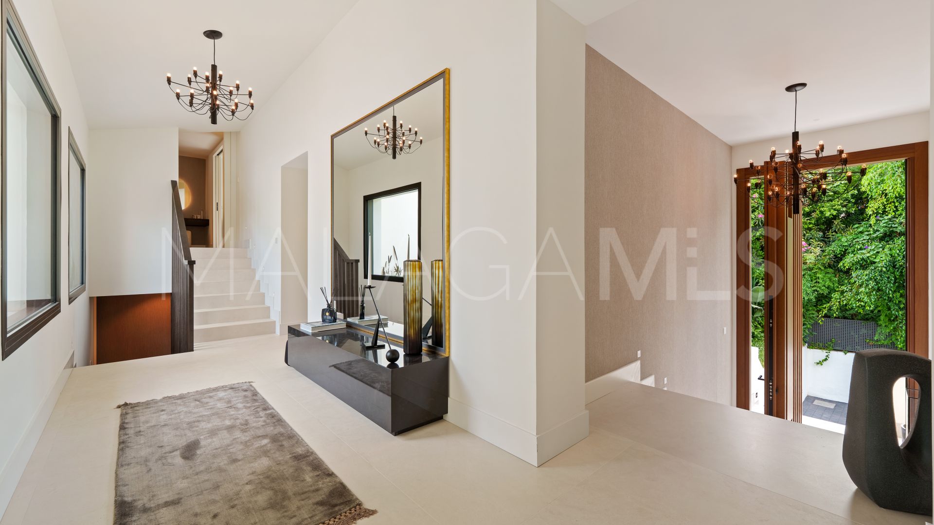 Villa for sale in Nueva Andalucia