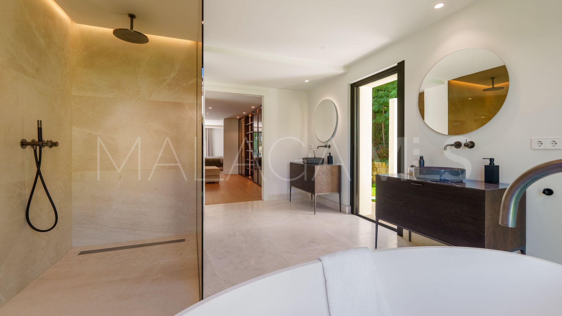 Villa for sale in Nueva Andalucia