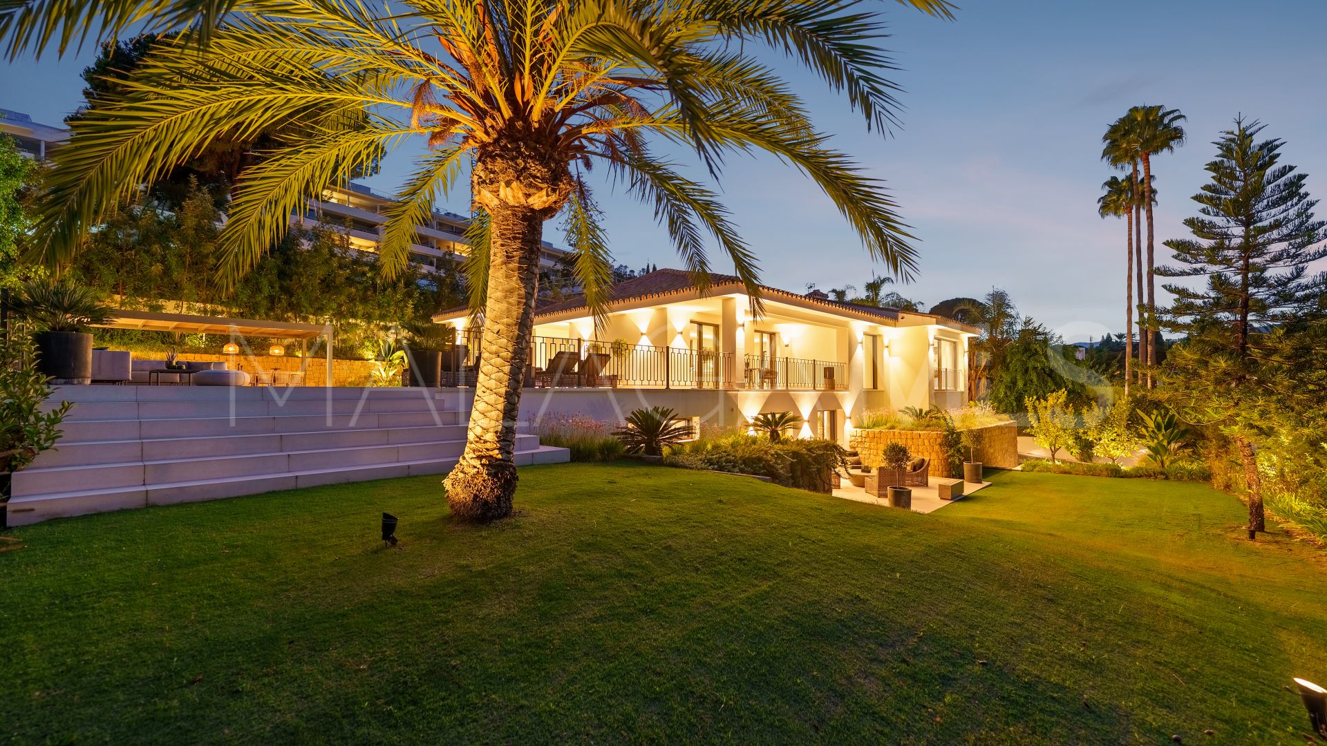 Villa for sale in Nueva Andalucia
