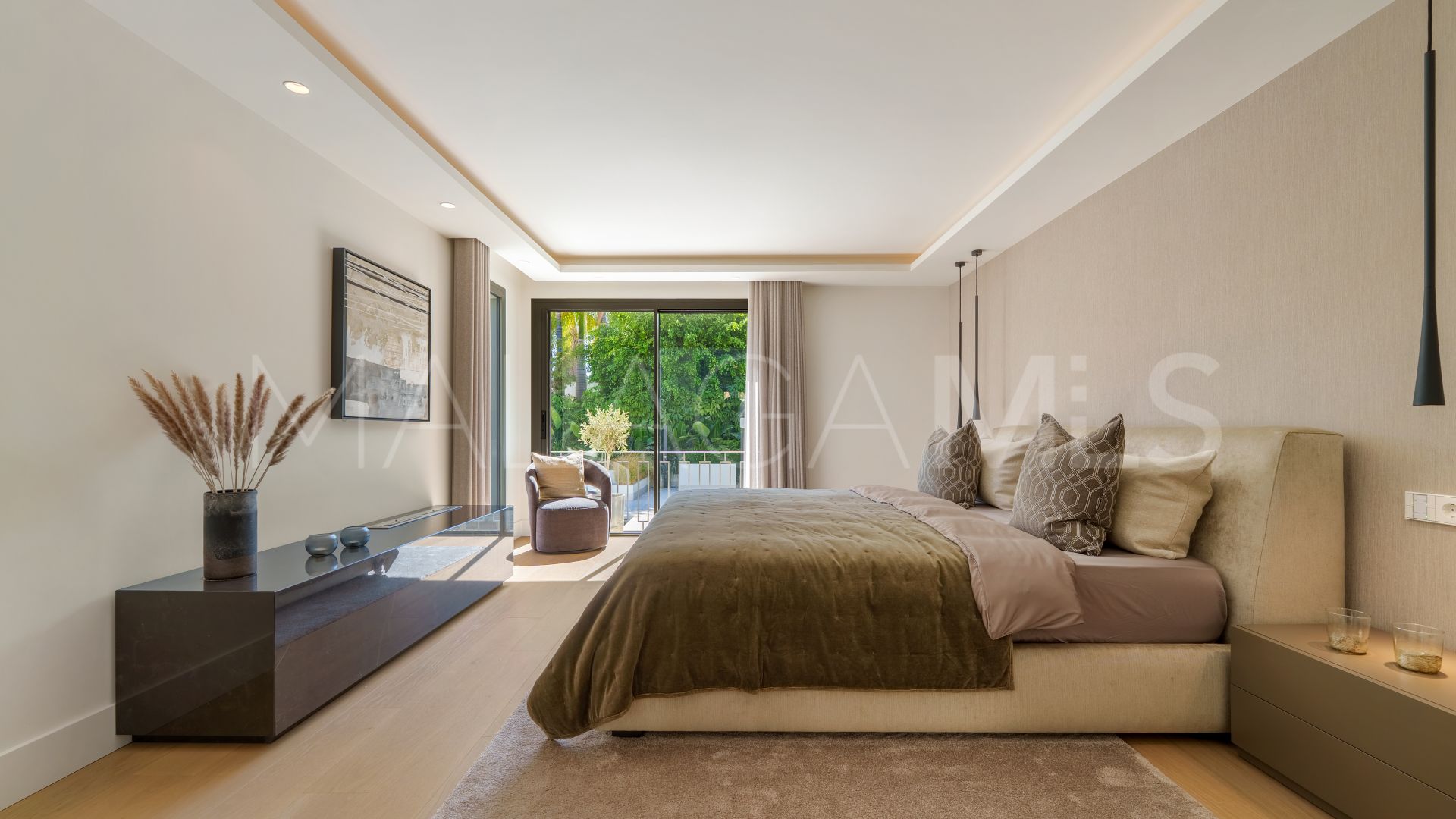 Villa for sale in Nueva Andalucia