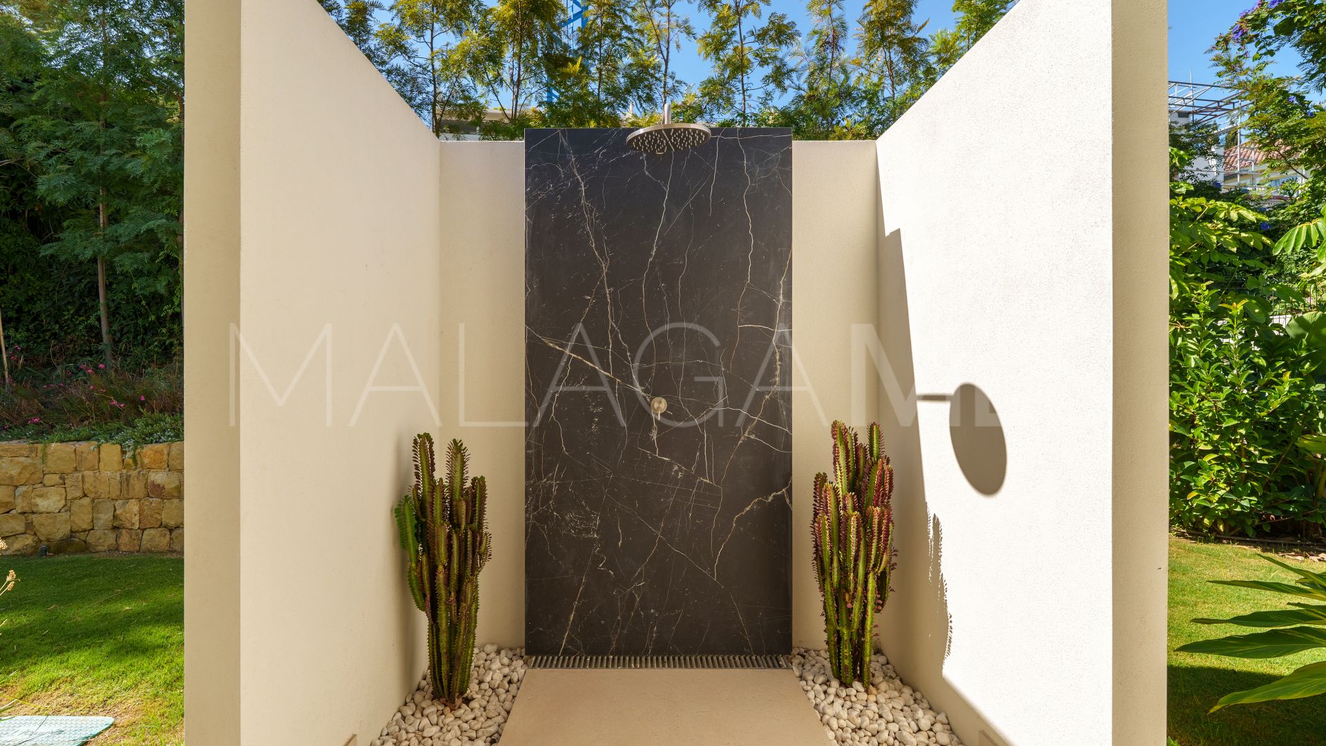Villa for sale in Nueva Andalucia