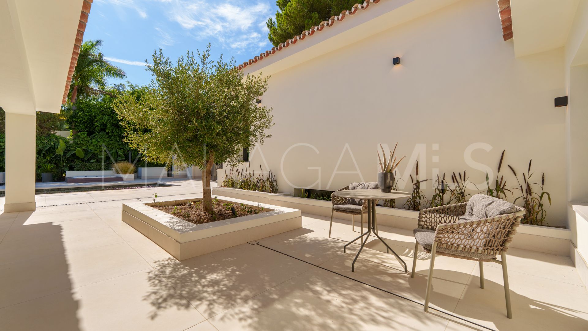 Villa for sale in Nueva Andalucia