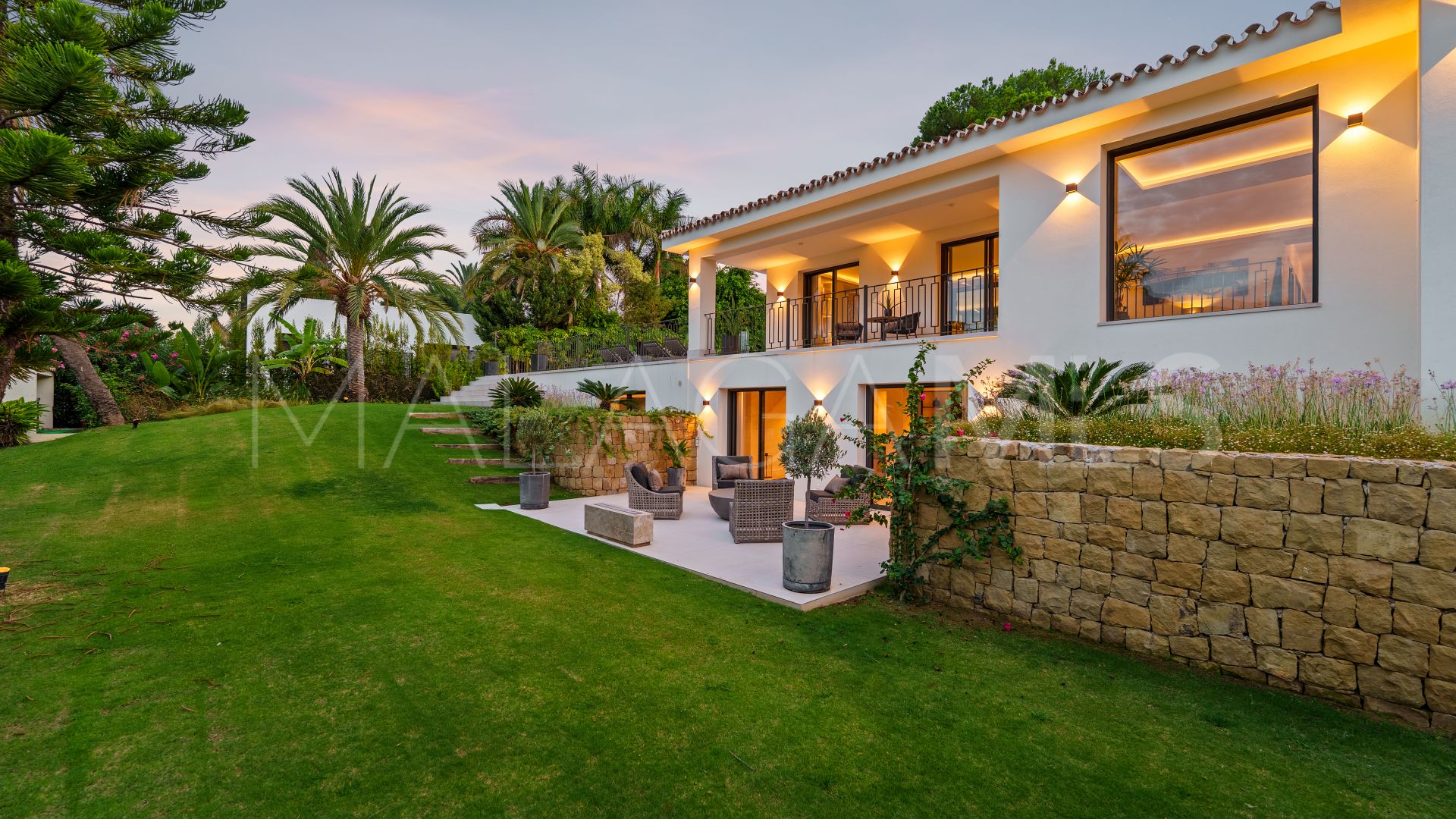 Villa for sale in Nueva Andalucia