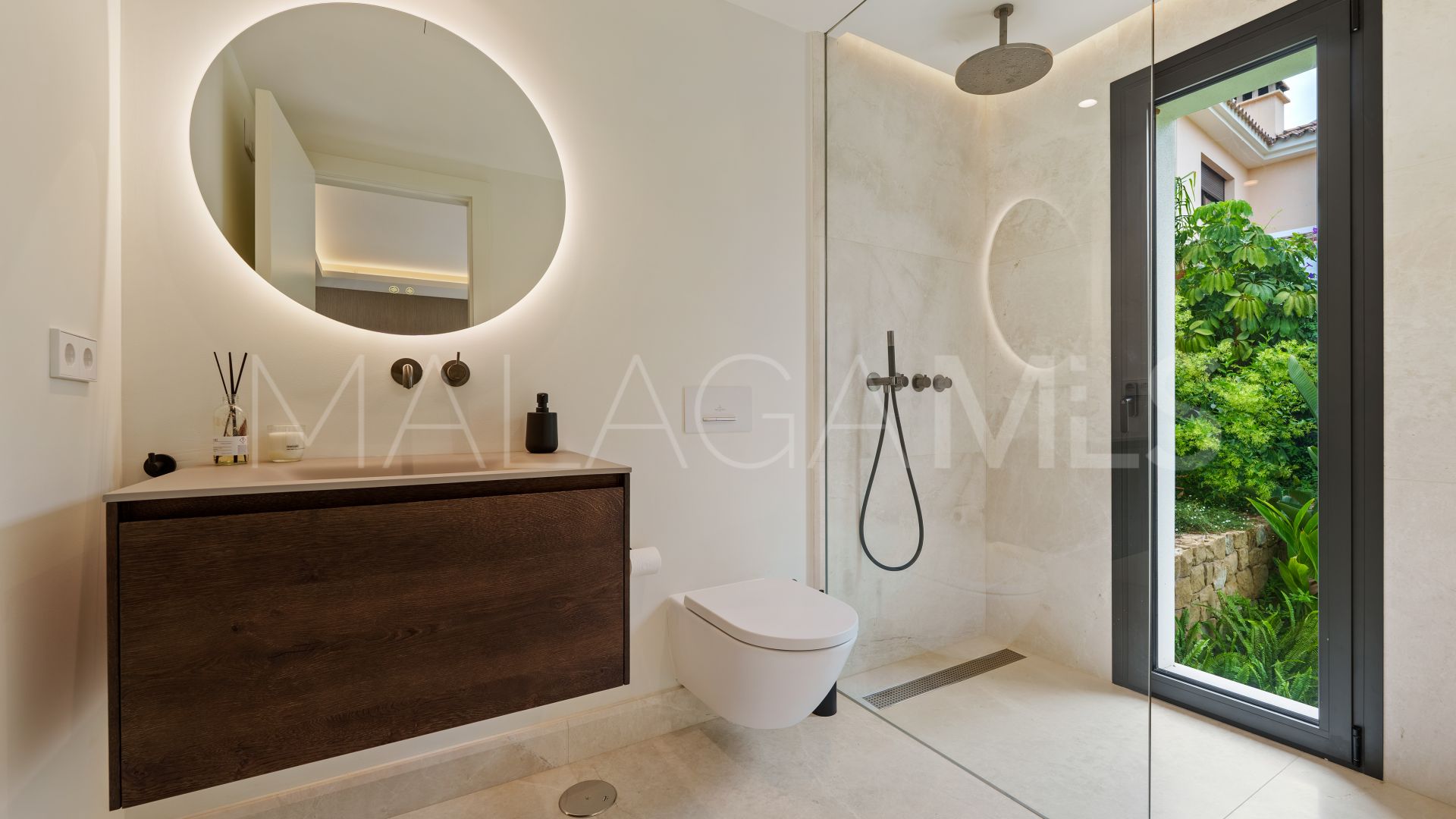 Villa for sale in Nueva Andalucia