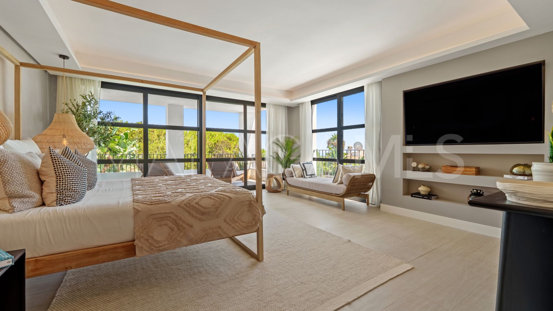 Villa for sale in Nueva Andalucia