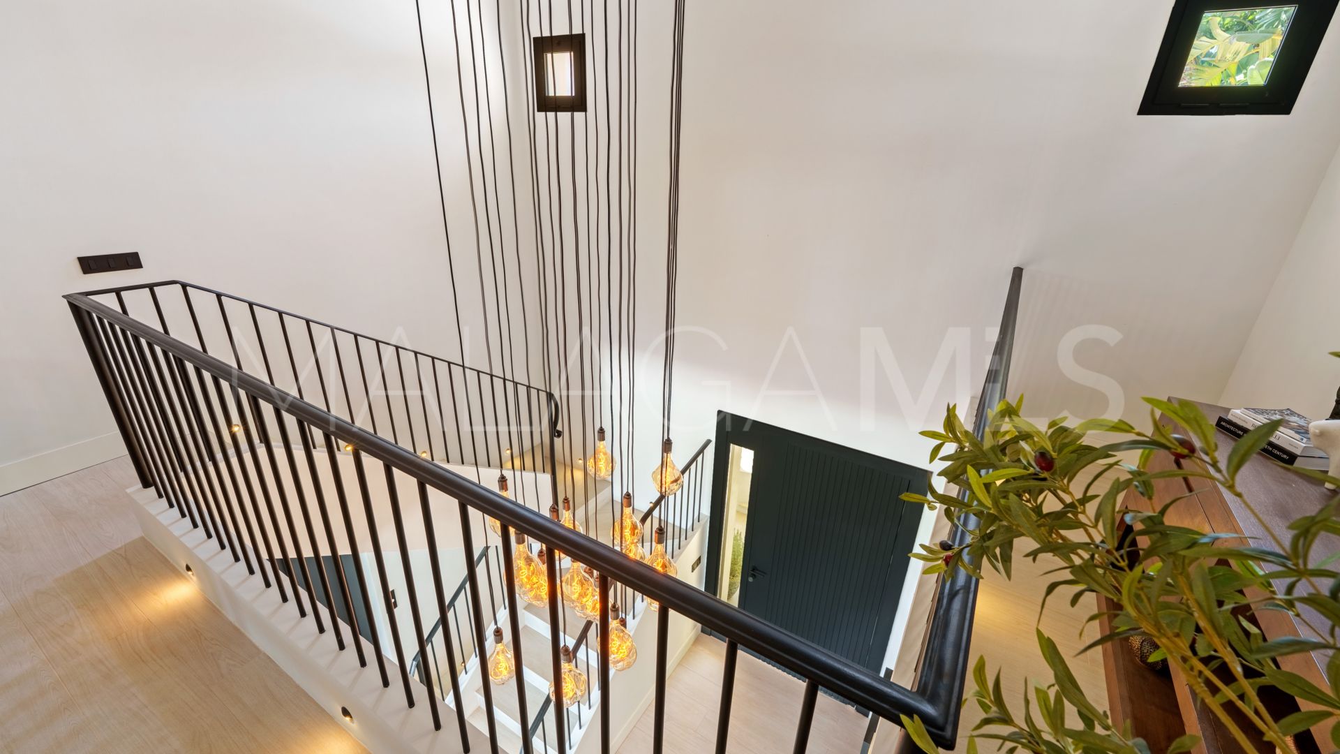 Villa for sale in Nueva Andalucia