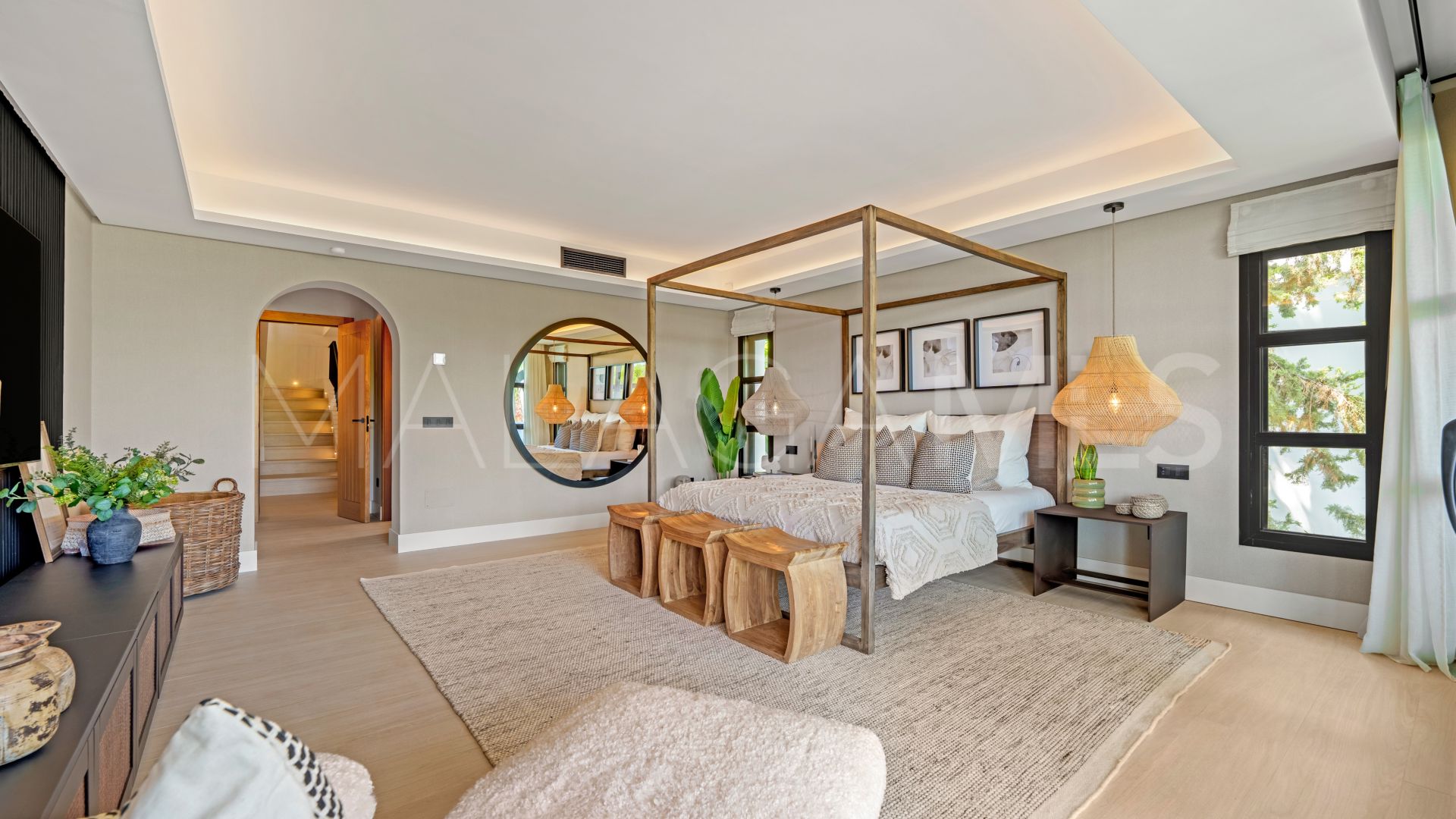 Villa for sale in Nueva Andalucia