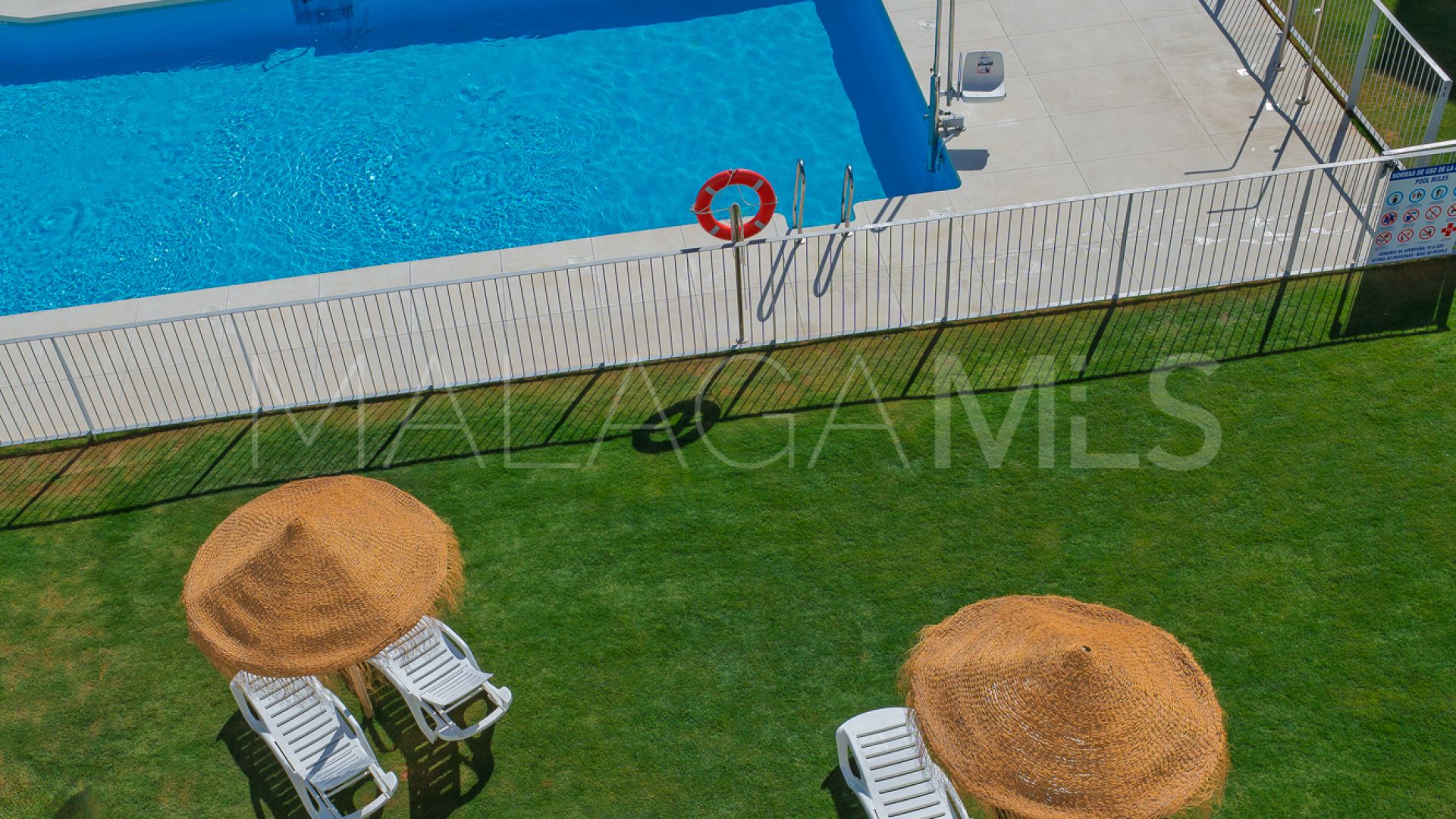 For sale duplex penthouse in Estepona with 3 bedrooms