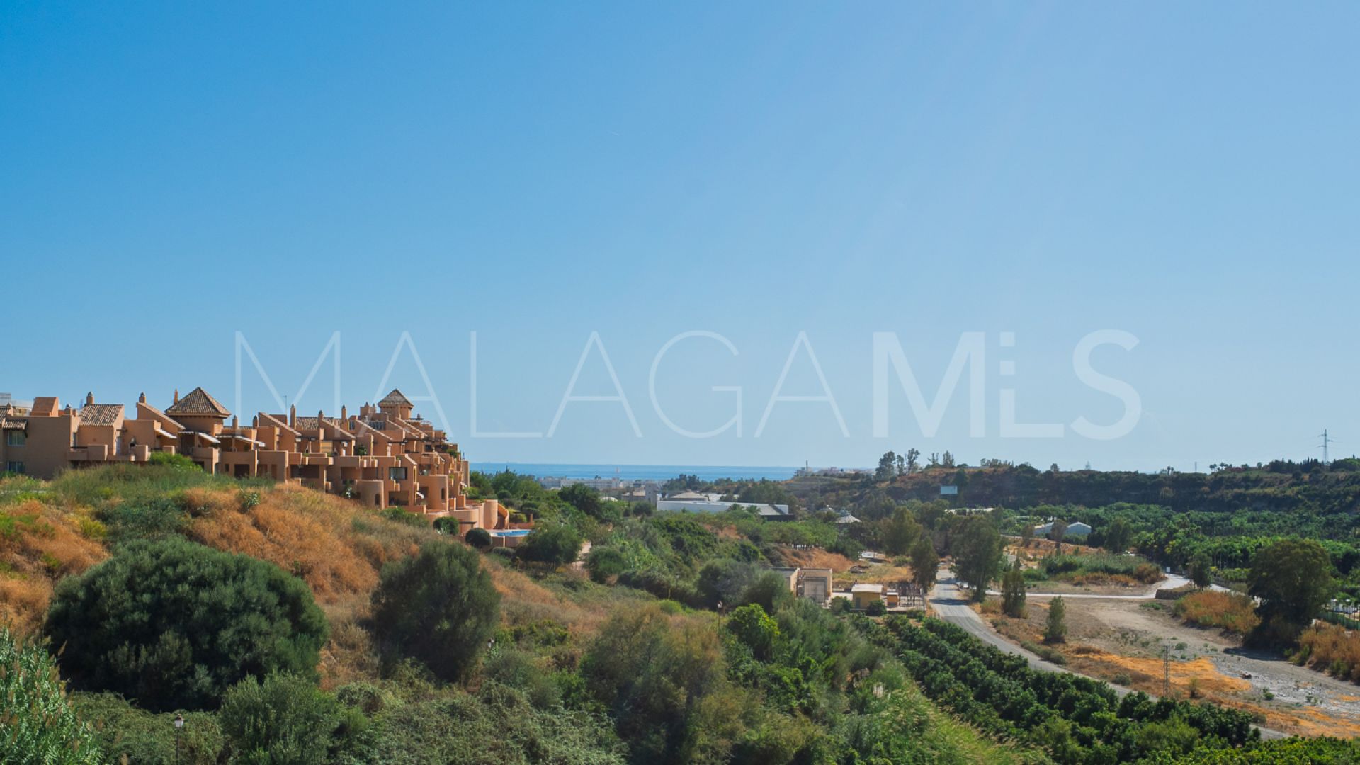 For sale duplex penthouse in Estepona with 3 bedrooms