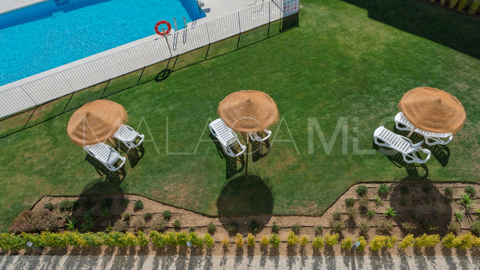 For sale duplex penthouse in Estepona with 3 bedrooms