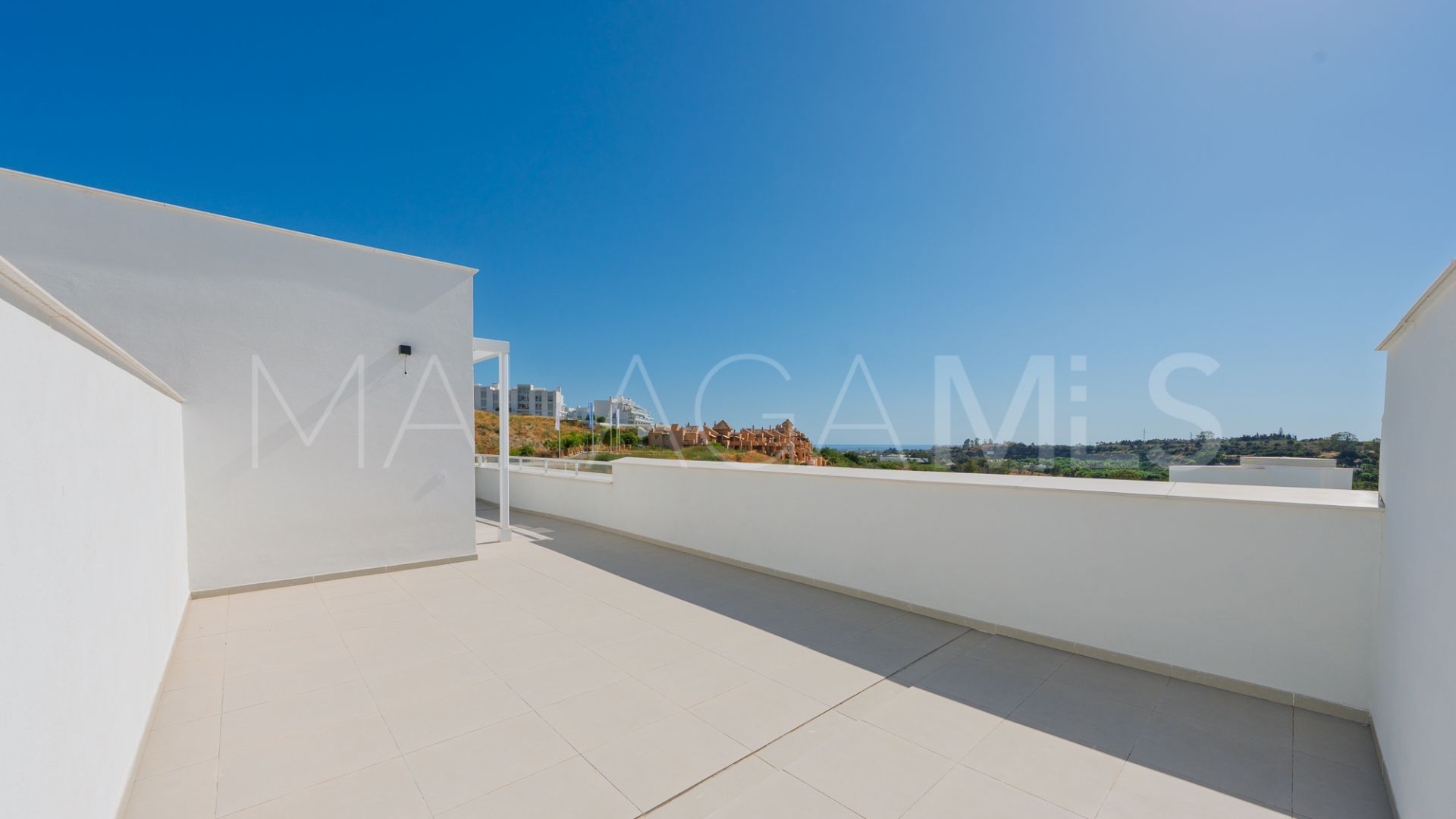 For sale duplex penthouse in Estepona with 3 bedrooms