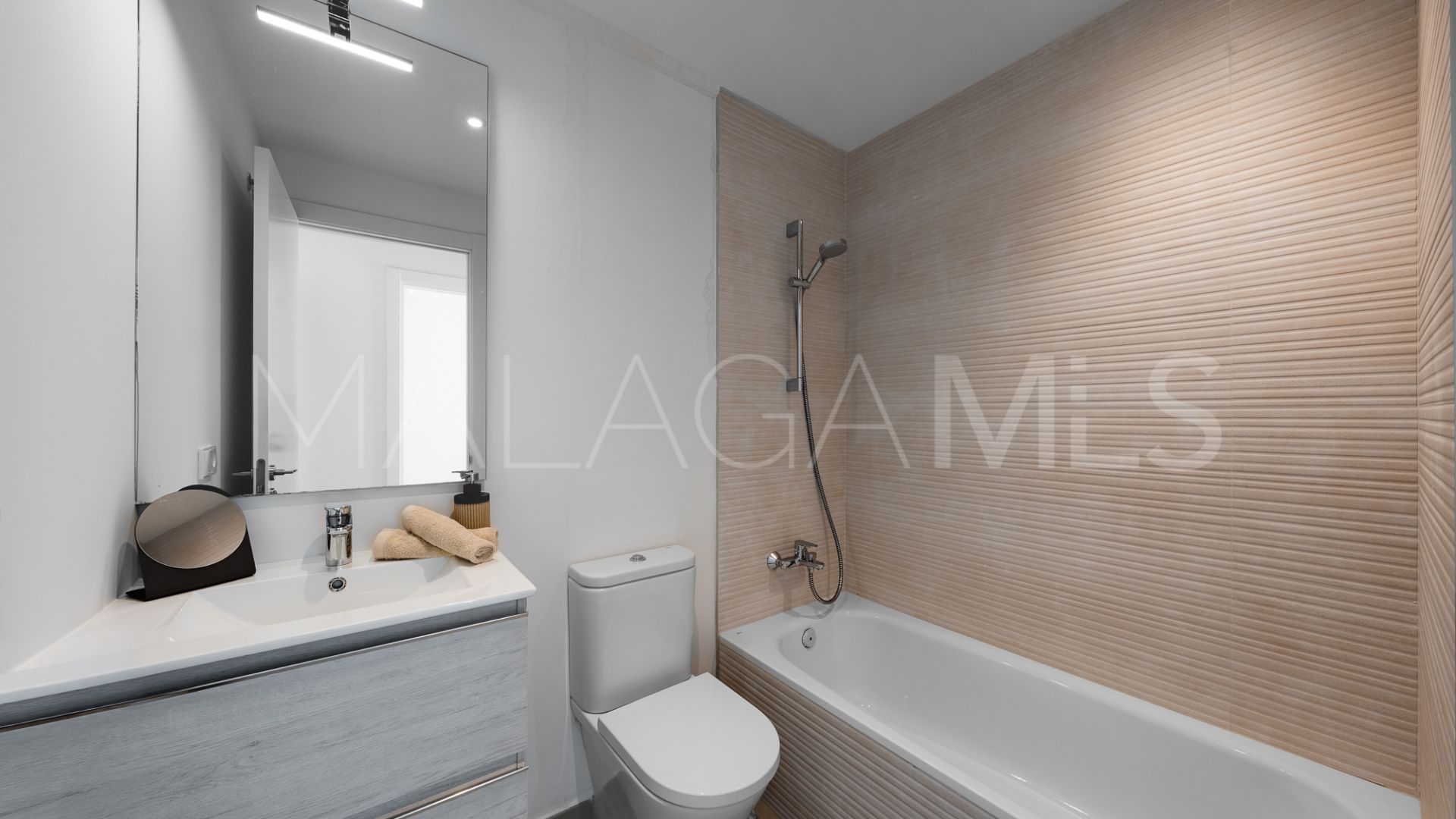 For sale duplex penthouse in Estepona with 3 bedrooms