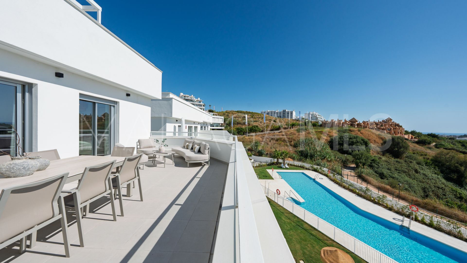 For sale duplex penthouse in Estepona with 3 bedrooms