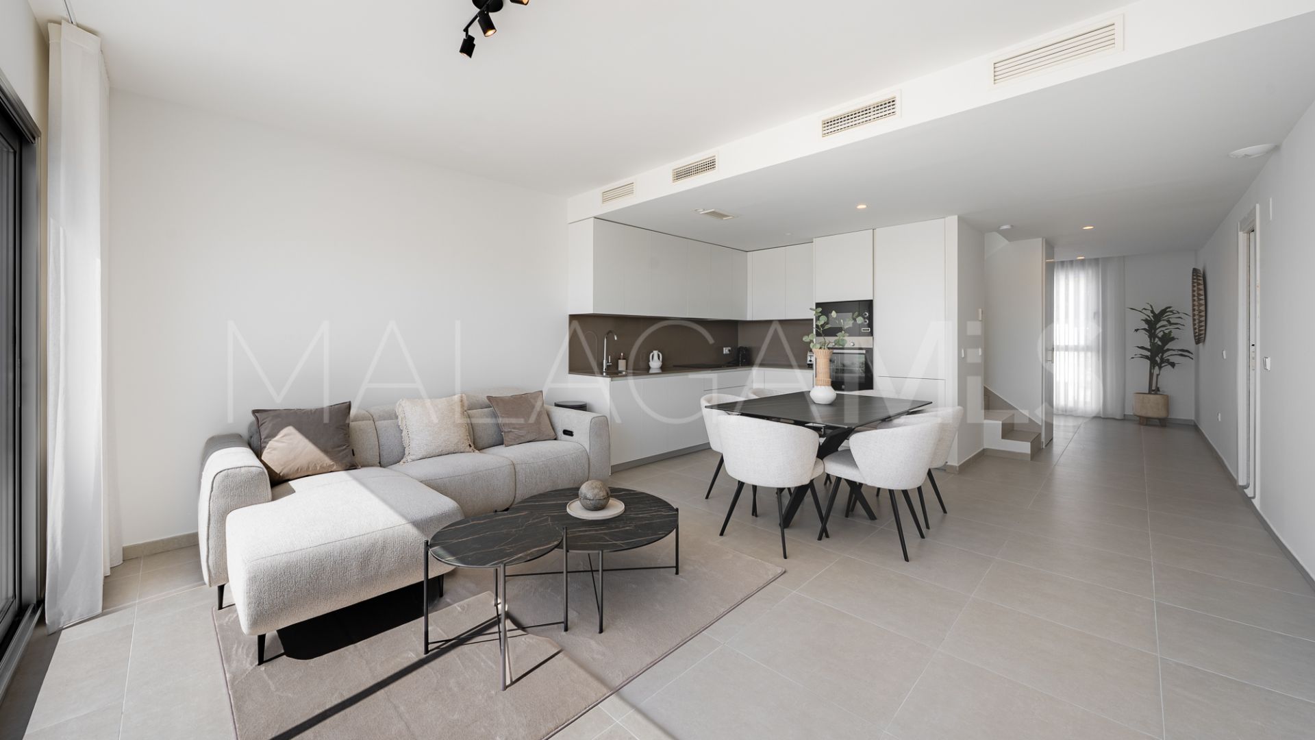 For sale duplex penthouse in Estepona with 3 bedrooms