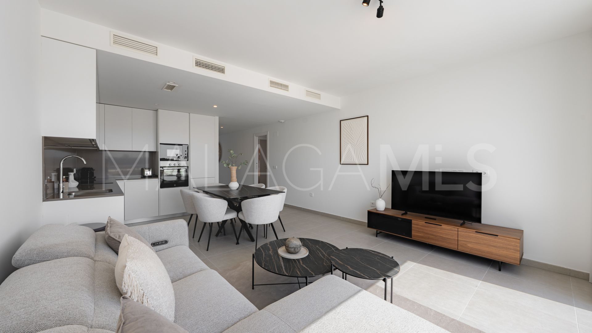 For sale duplex penthouse in Estepona with 3 bedrooms