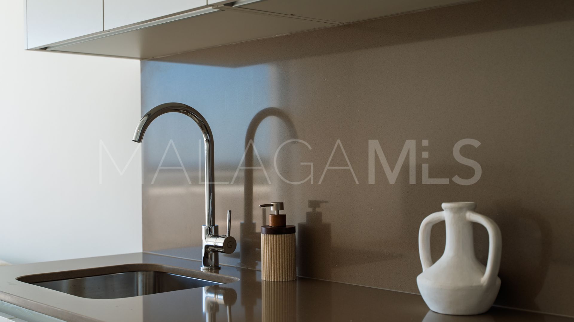 For sale duplex penthouse in Estepona with 3 bedrooms