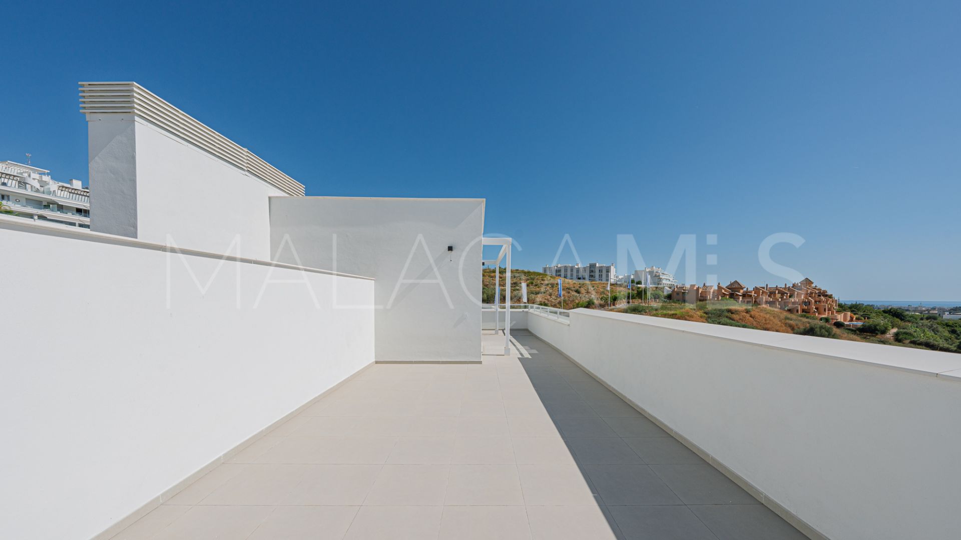 For sale duplex penthouse in Estepona with 3 bedrooms