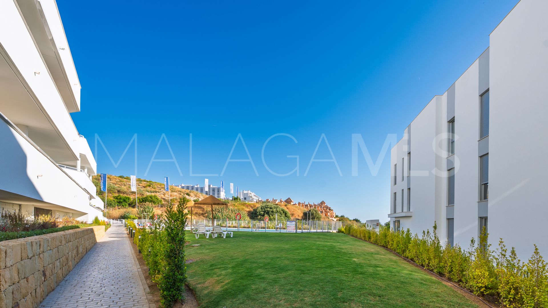 For sale duplex penthouse in Estepona with 3 bedrooms