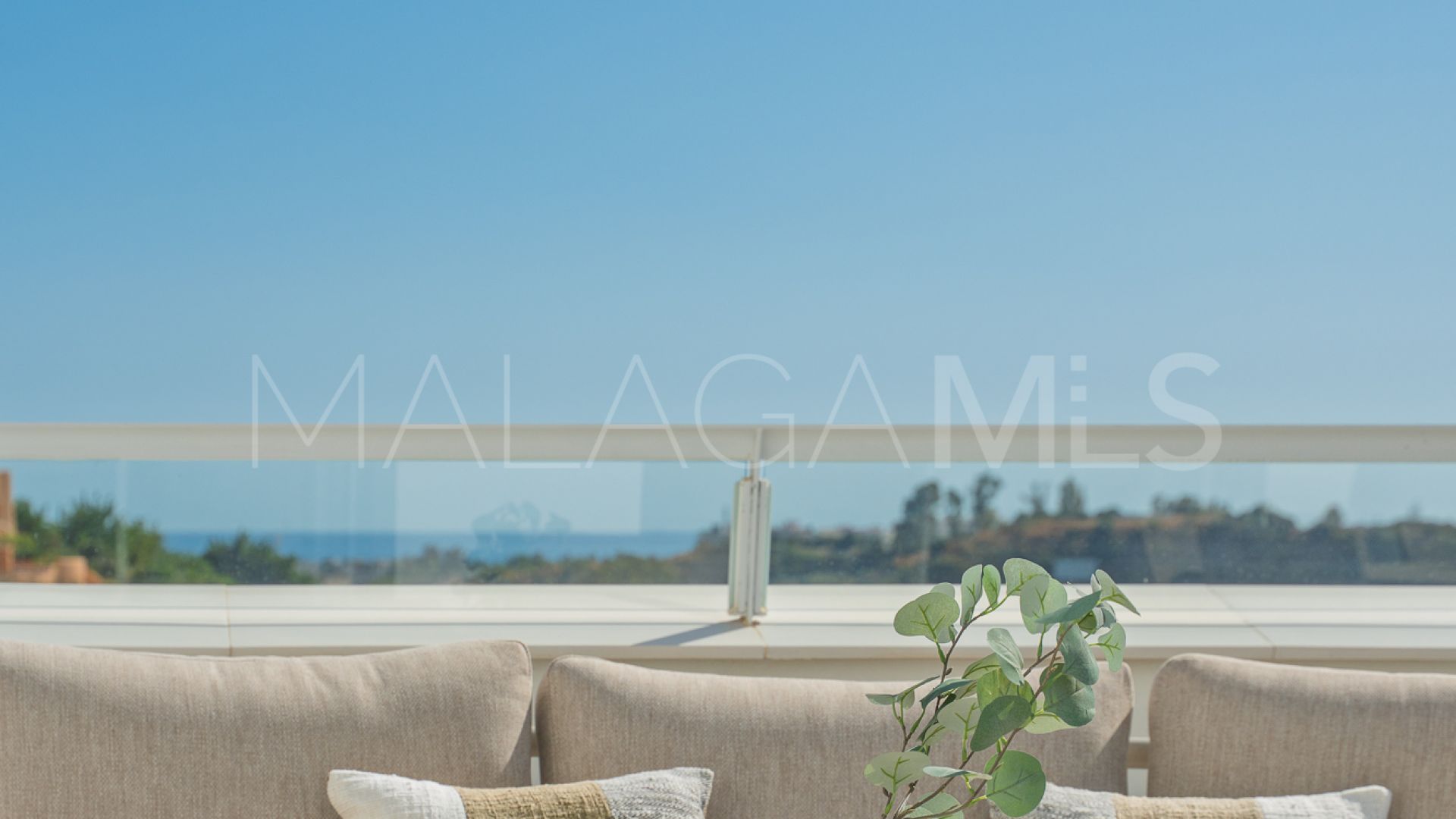 For sale duplex penthouse in Estepona with 3 bedrooms