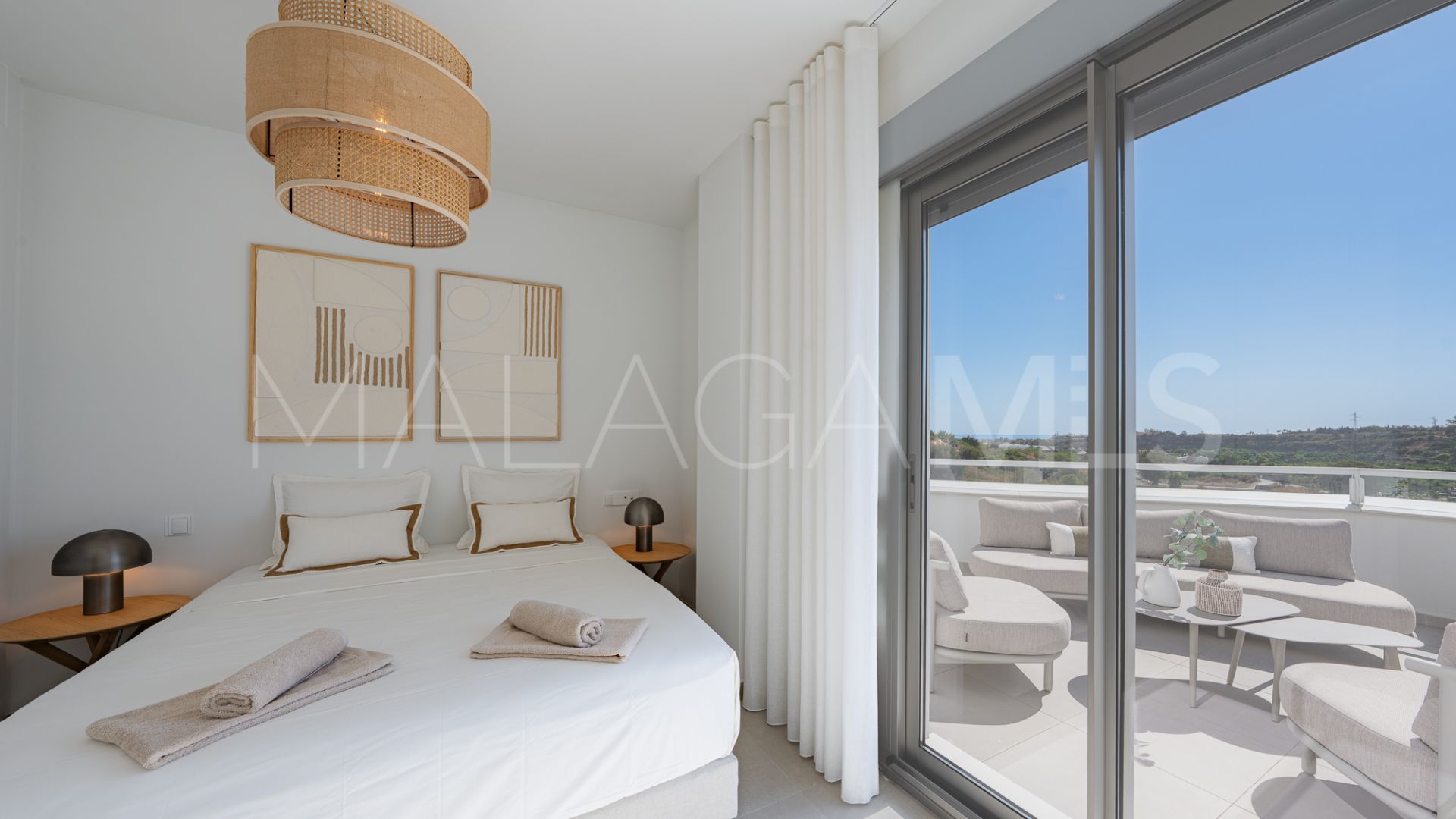 For sale duplex penthouse in Estepona with 3 bedrooms