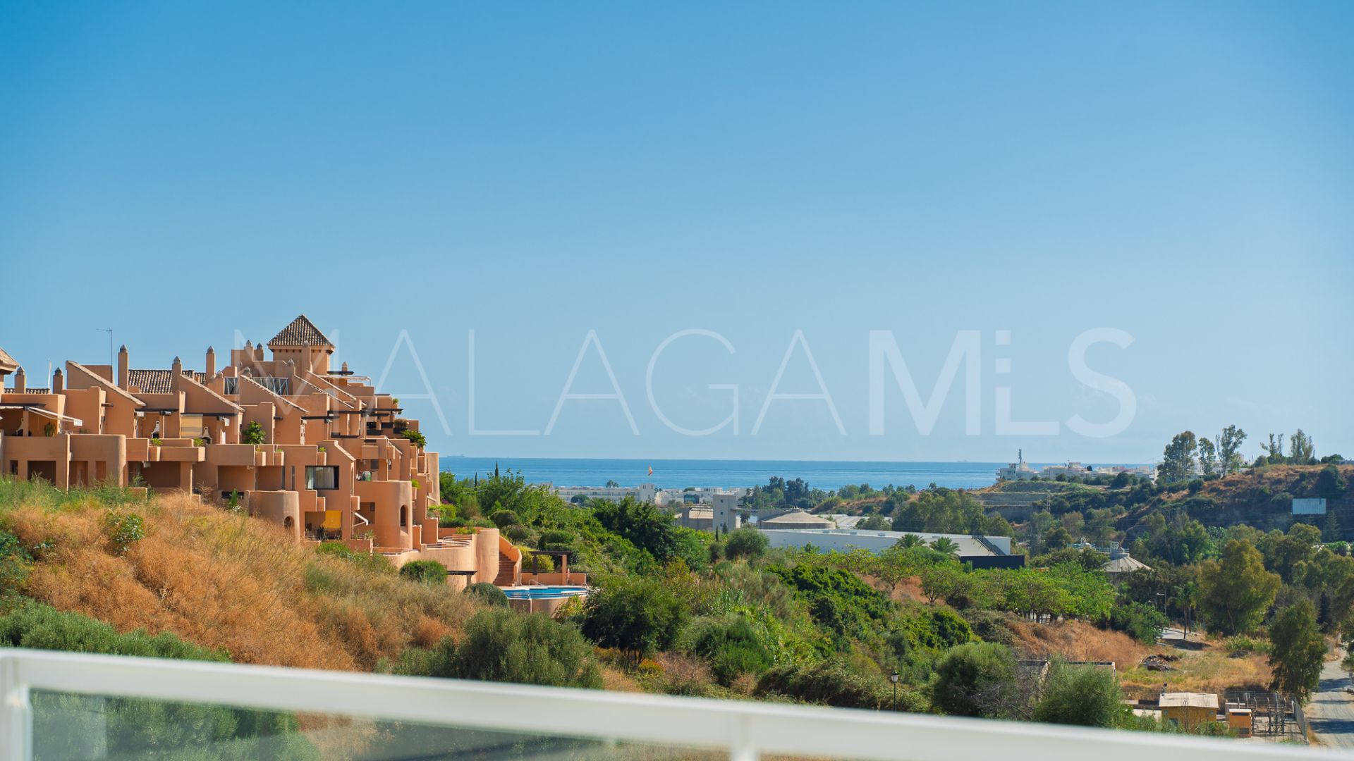 For sale duplex penthouse in Estepona with 3 bedrooms
