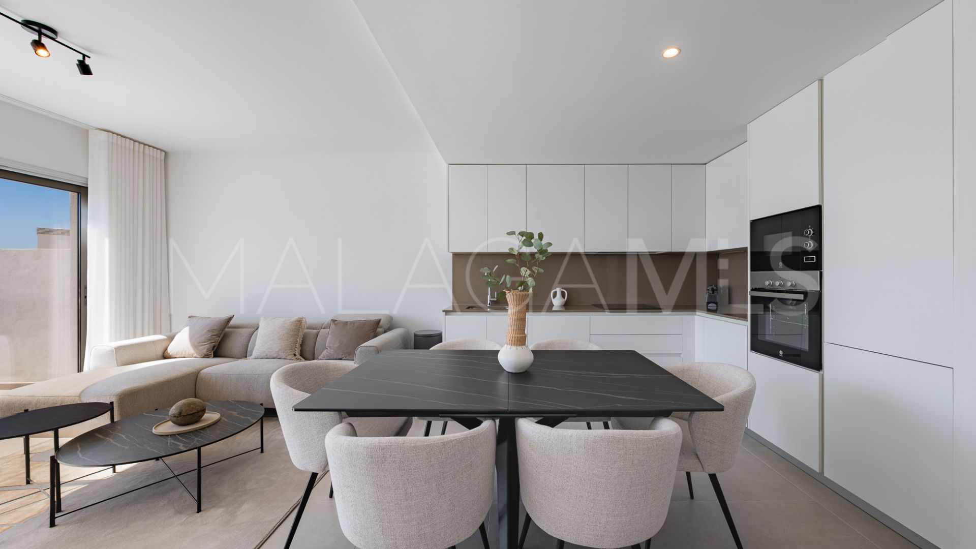 For sale duplex penthouse in Estepona with 3 bedrooms