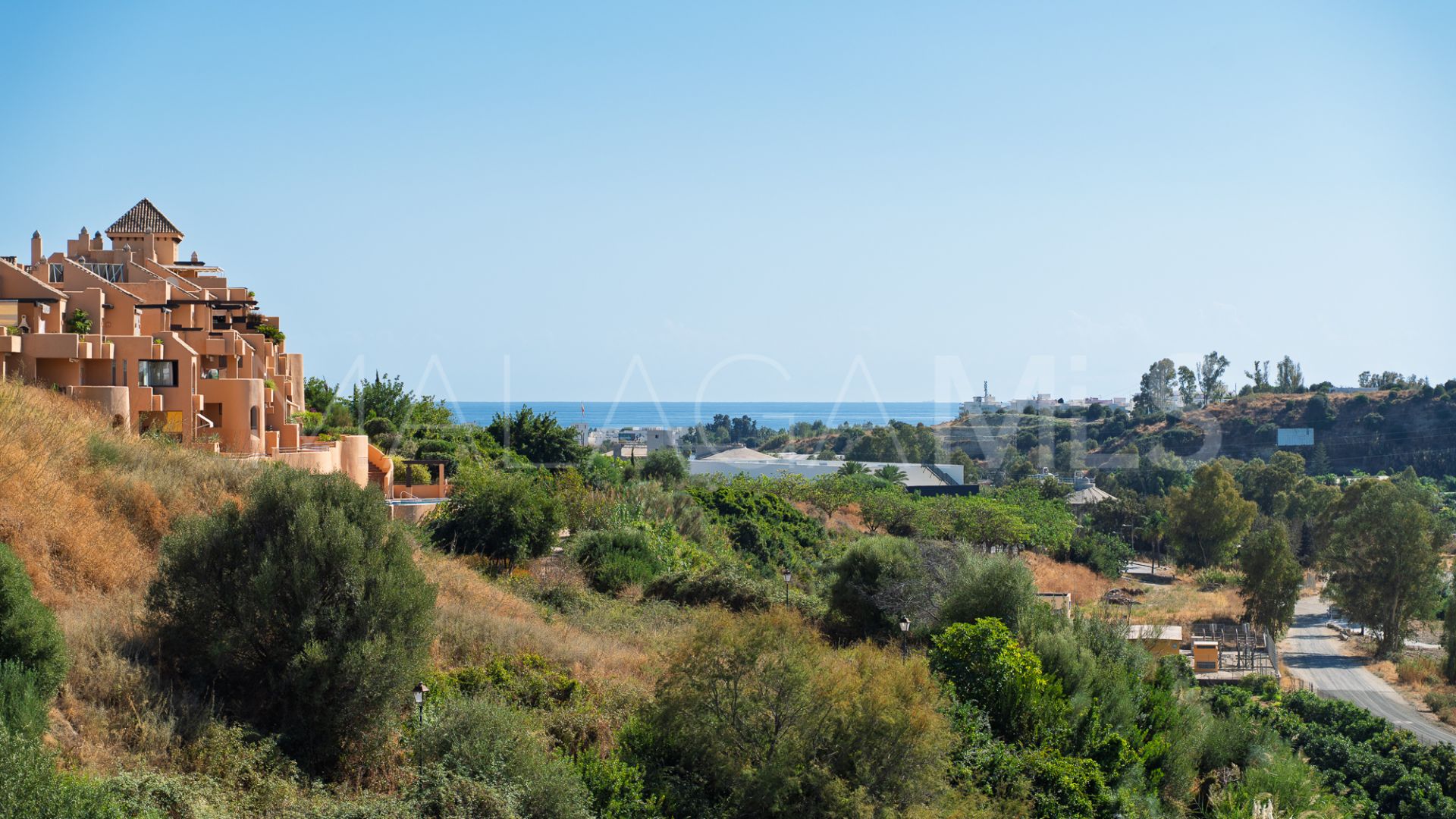 For sale duplex penthouse in Estepona with 3 bedrooms