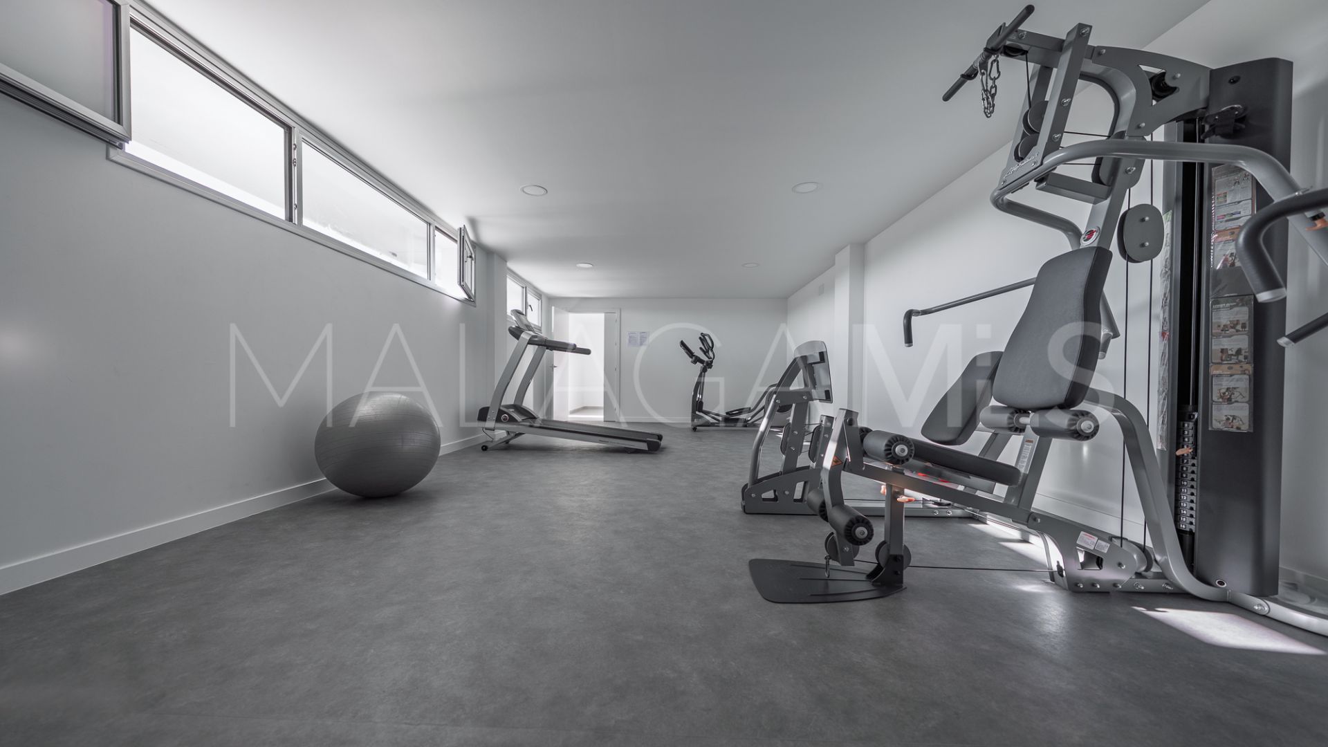 For sale duplex penthouse in Estepona with 3 bedrooms