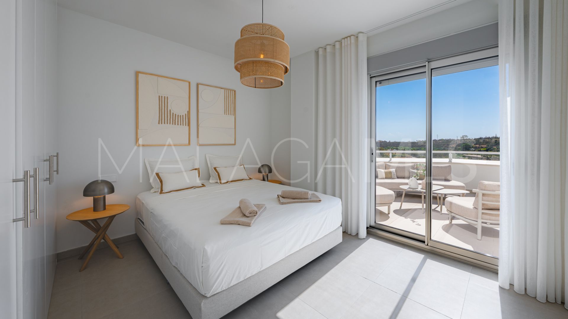 For sale duplex penthouse in Estepona with 3 bedrooms
