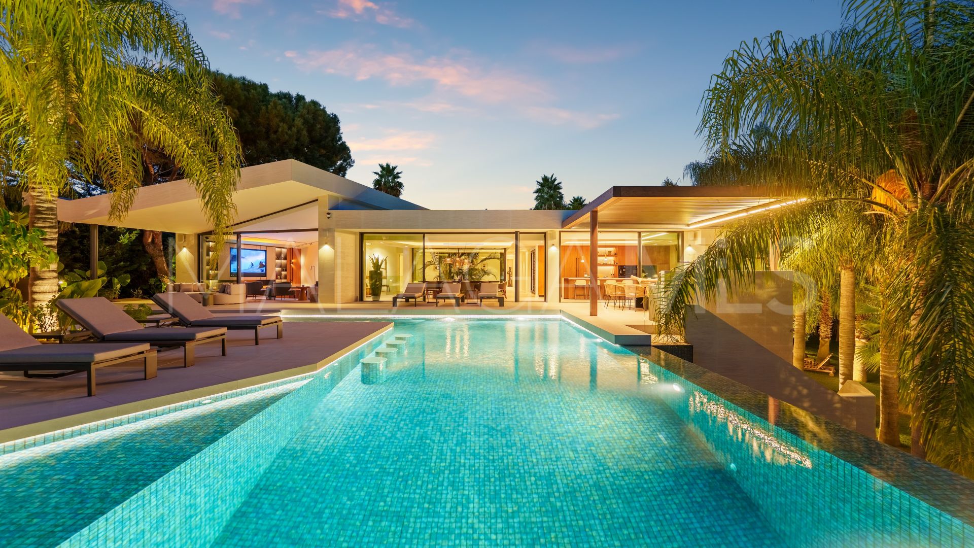 For sale 5 bedrooms villa in Las Chapas