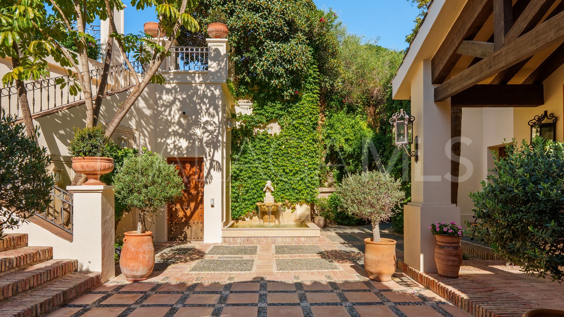 Villa for sale in Marbella Golden Mile