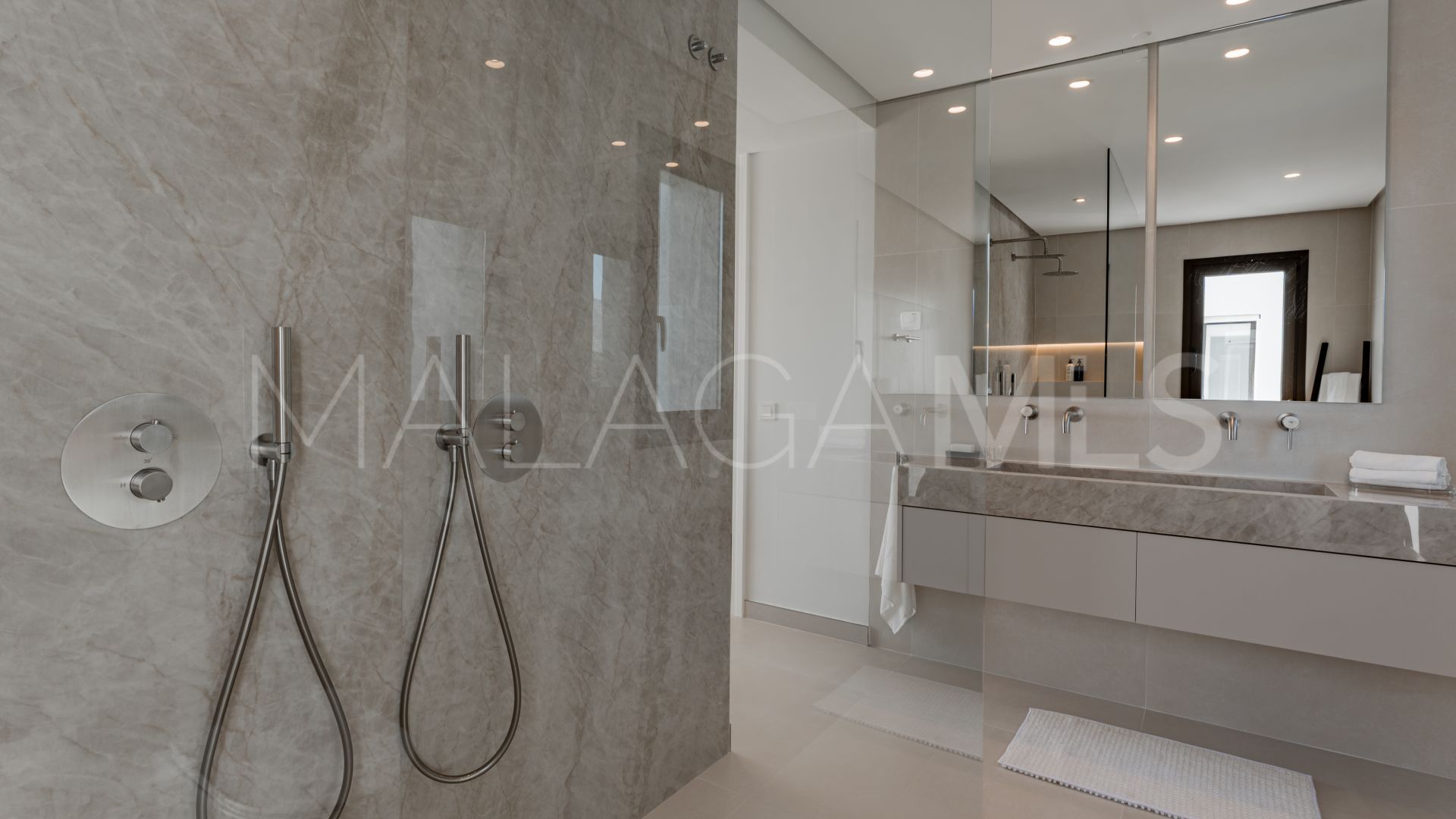 Duplex penthouse for sale in La Quinta